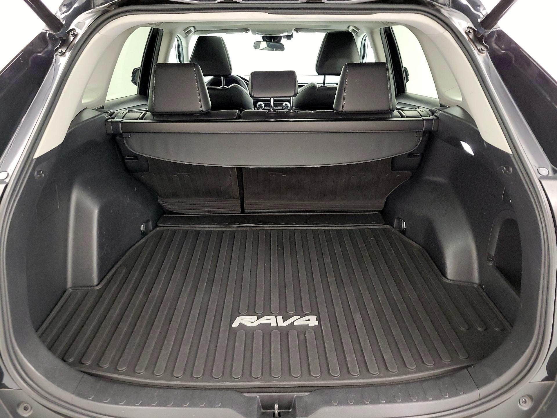 Thumbnail: 2022 Toyota RAV4 - 20