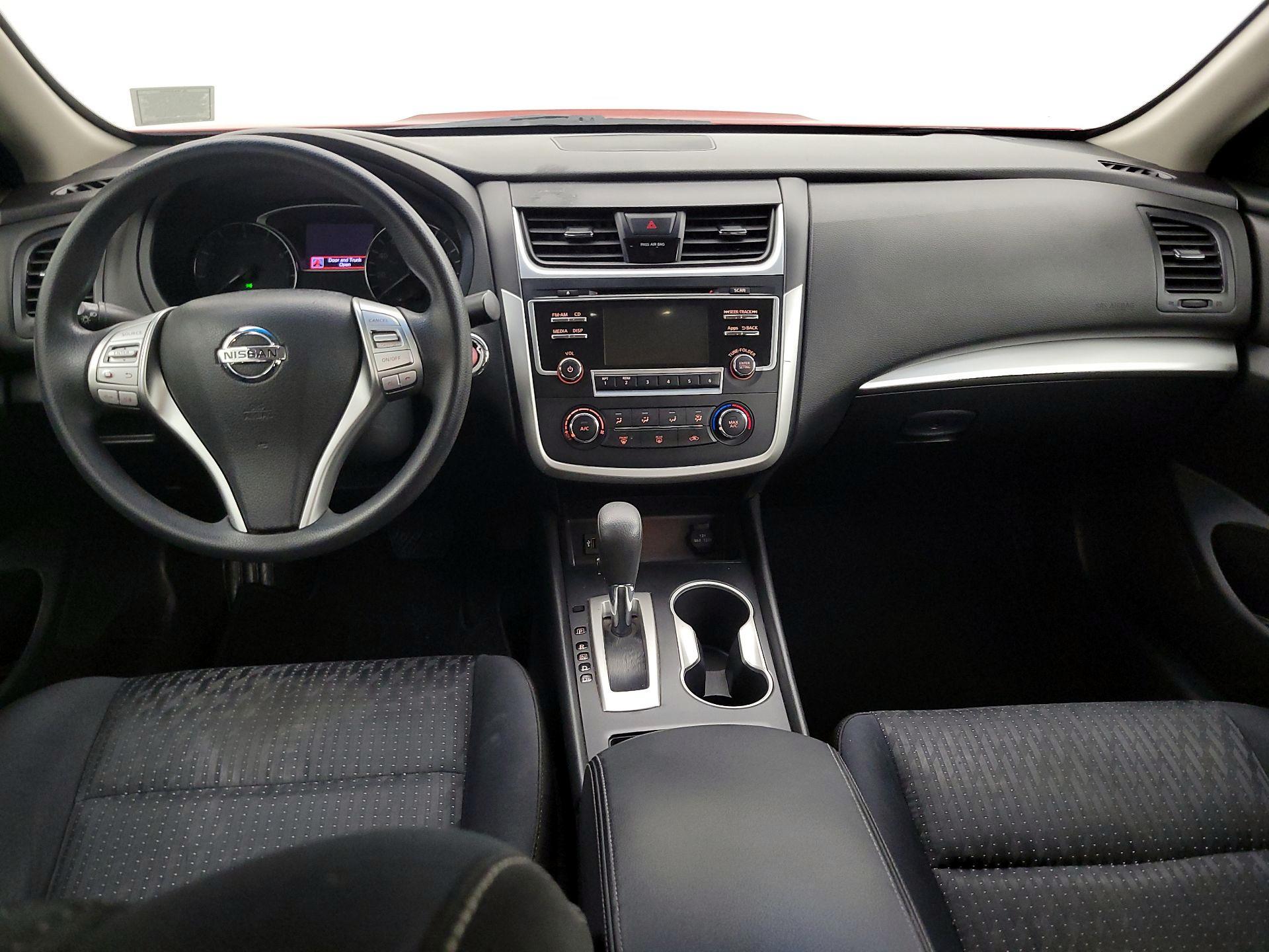 Thumbnail: 2016 Nissan Altima - 9