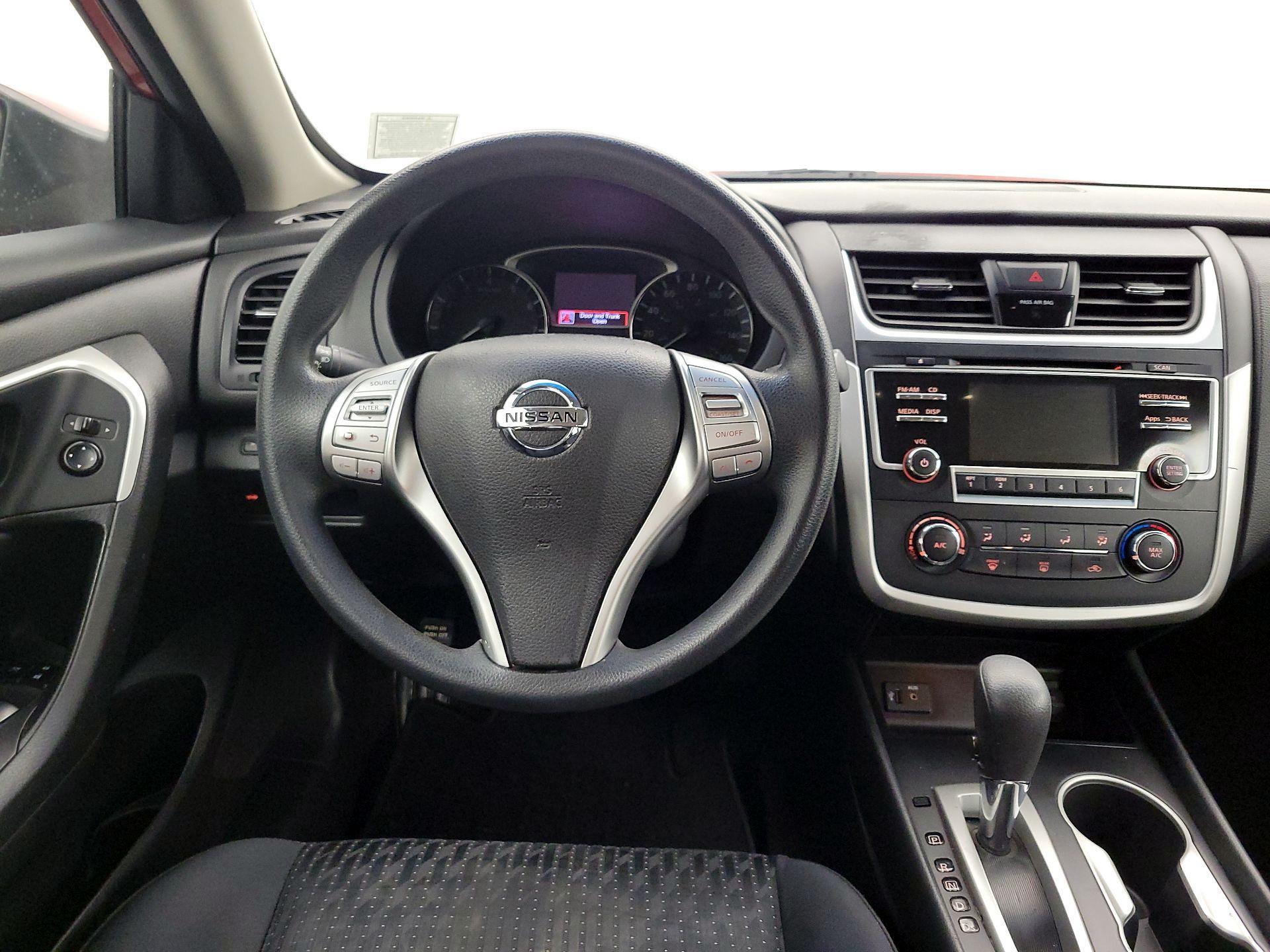 Thumbnail: 2016 Nissan Altima - 10