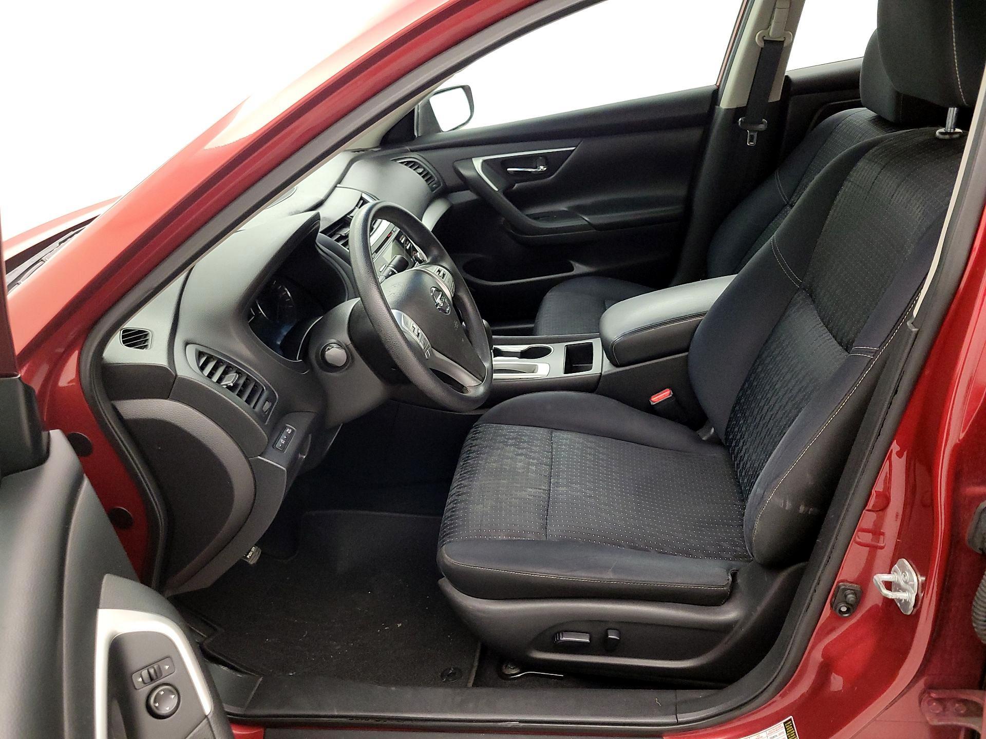 Thumbnail: 2016 Nissan Altima - 11