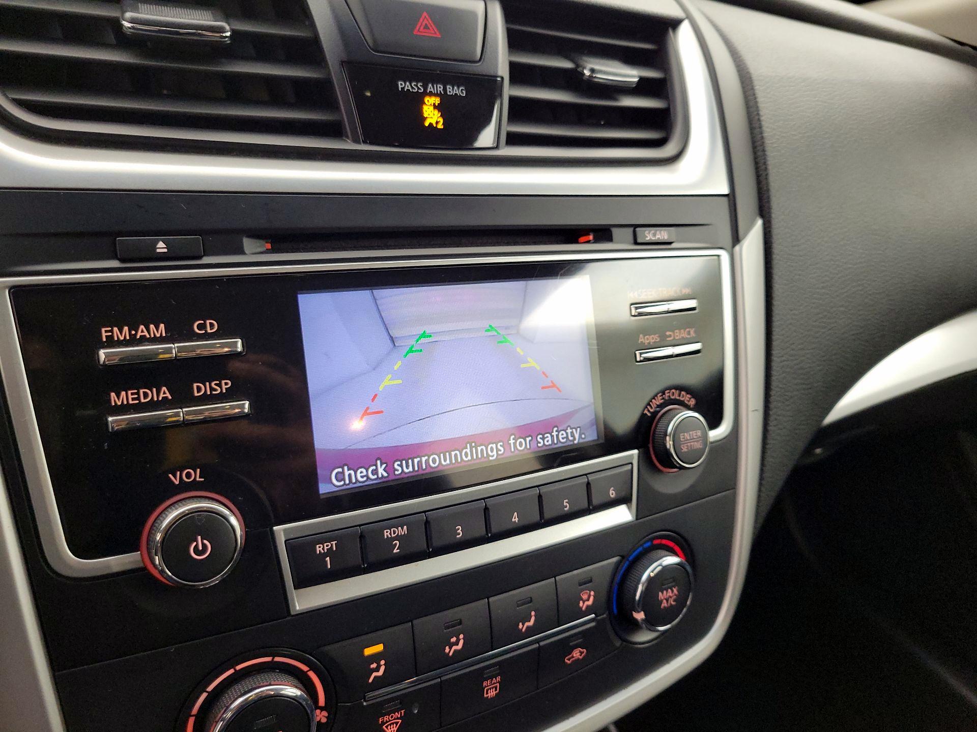 Thumbnail: 2016 Nissan Altima - 14