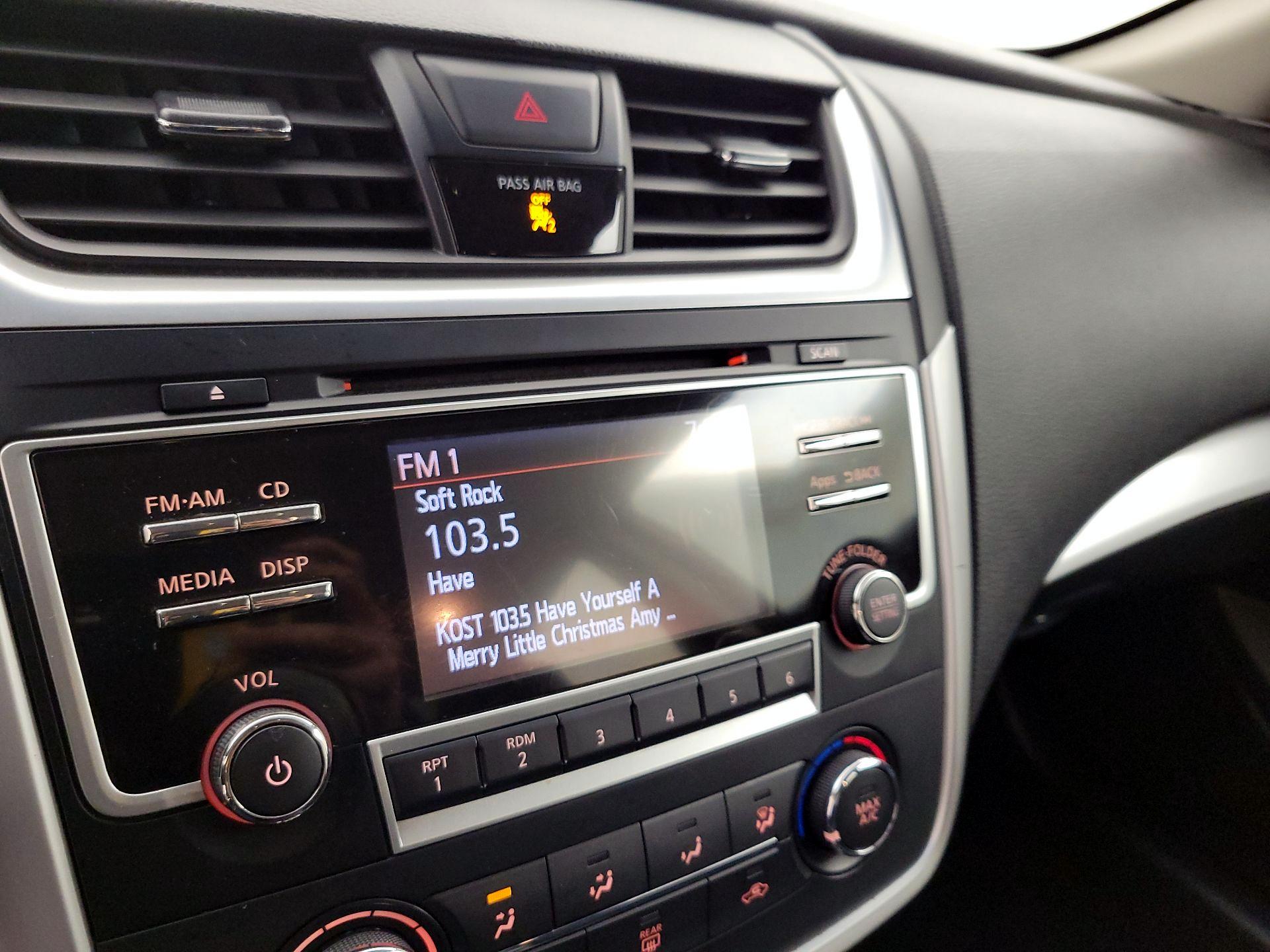 Thumbnail: 2016 Nissan Altima - 15