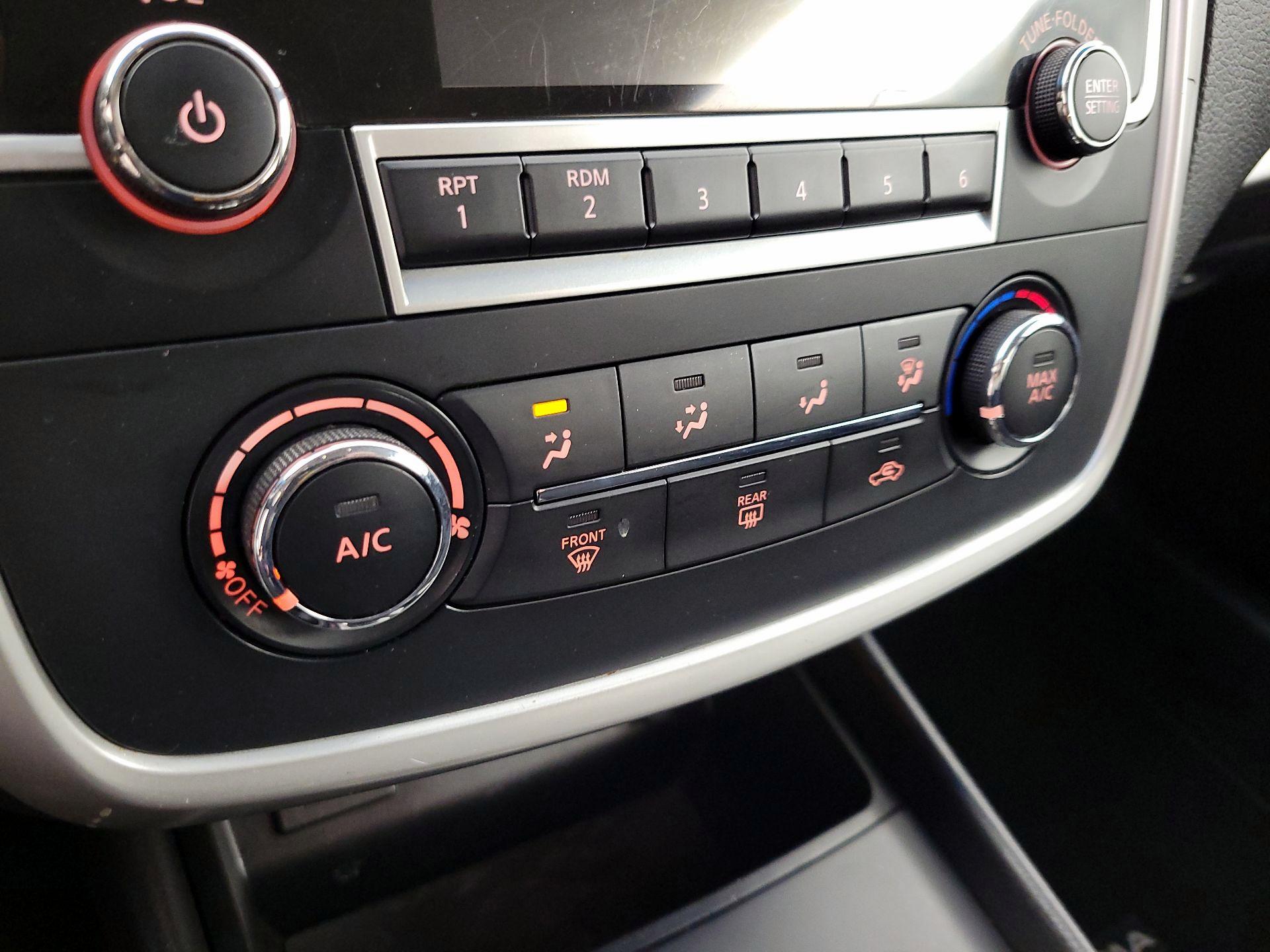 Thumbnail: 2016 Nissan Altima - 16