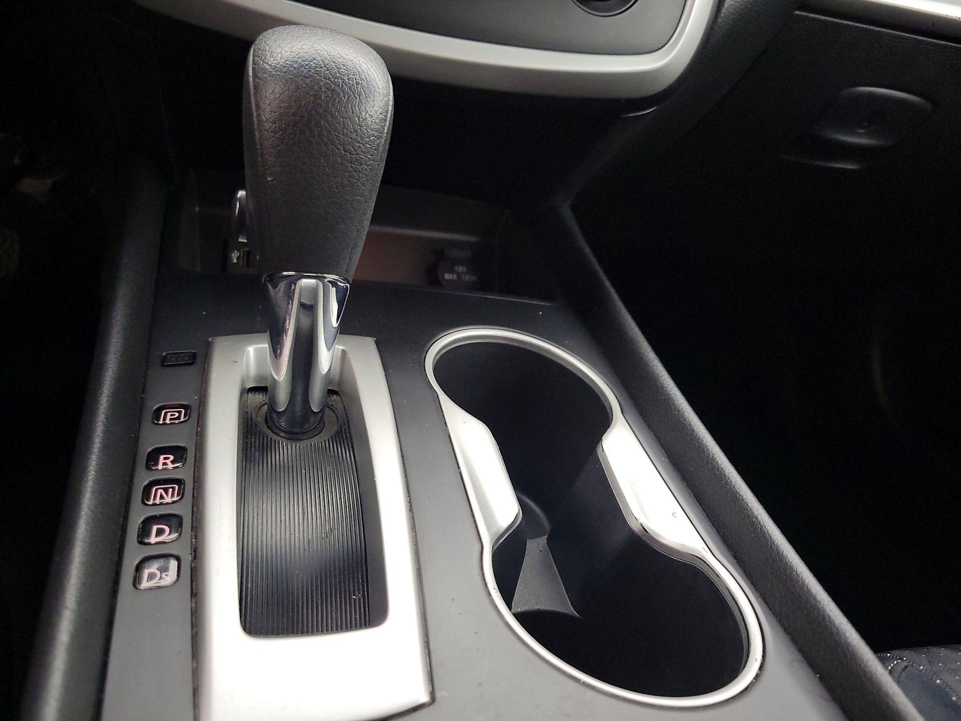 Thumbnail: 2016 Nissan Altima - 17