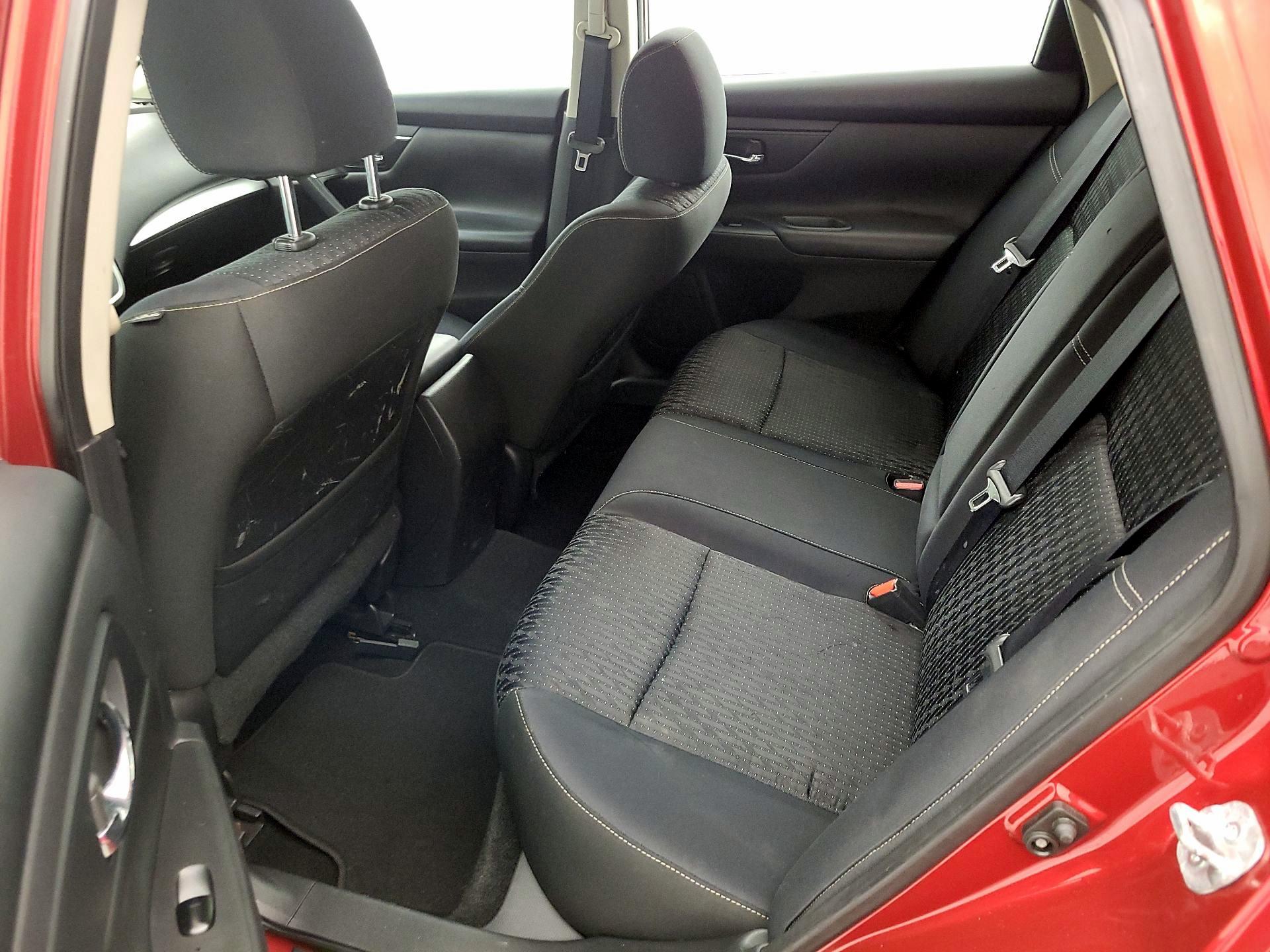 Thumbnail: 2016 Nissan Altima - 18