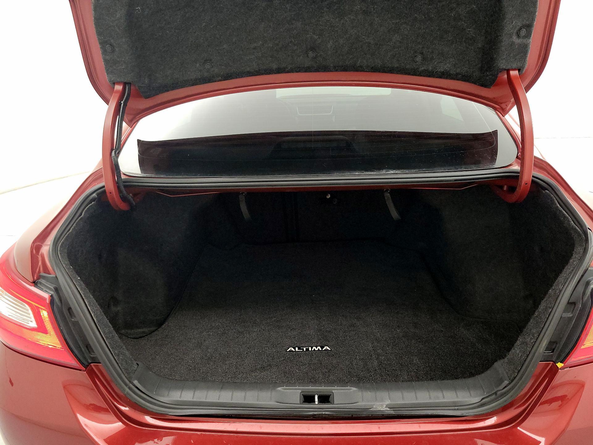 Thumbnail: 2016 Nissan Altima - 19