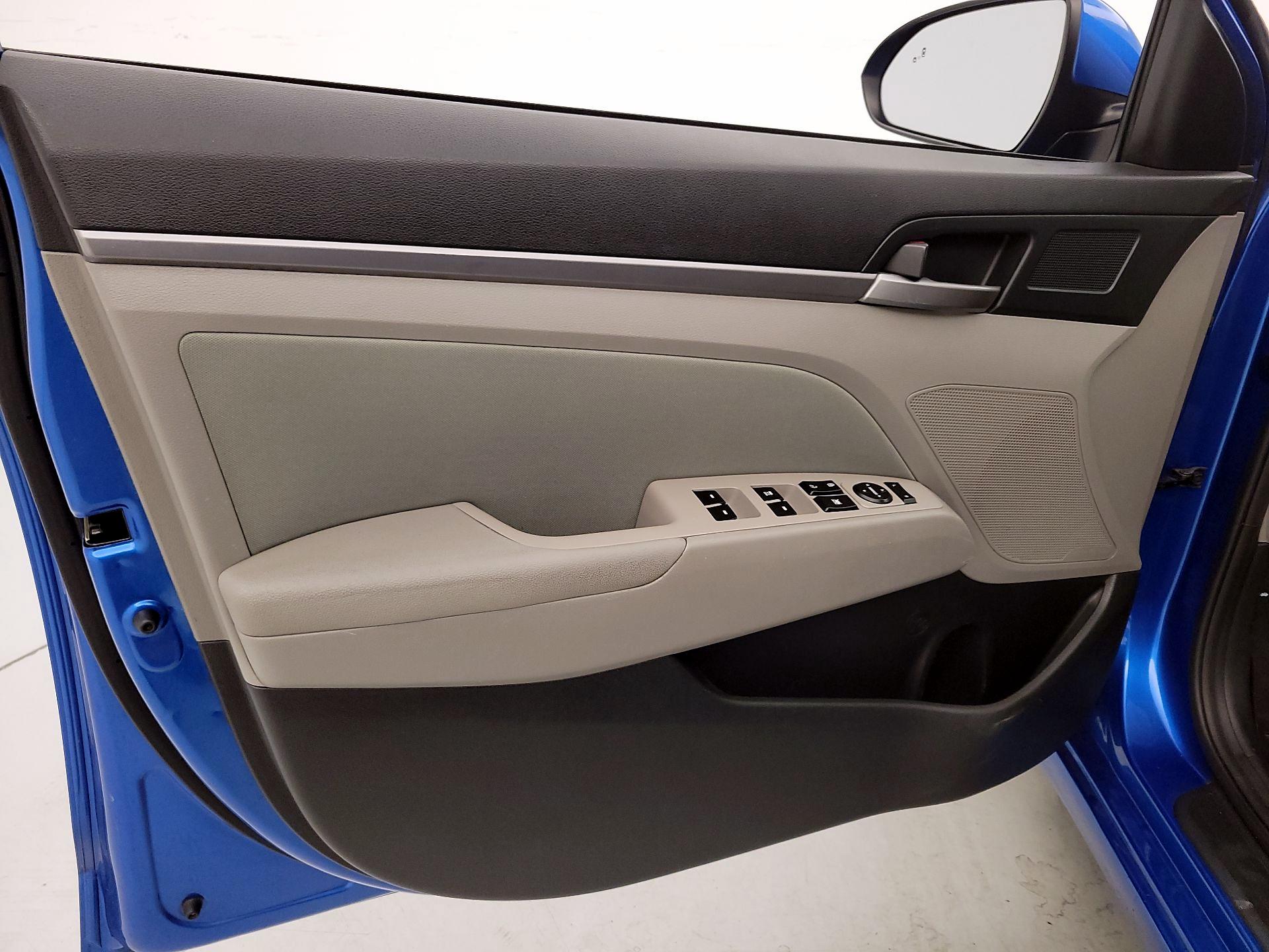 Thumbnail: 2018 Hyundai Elantra - 12