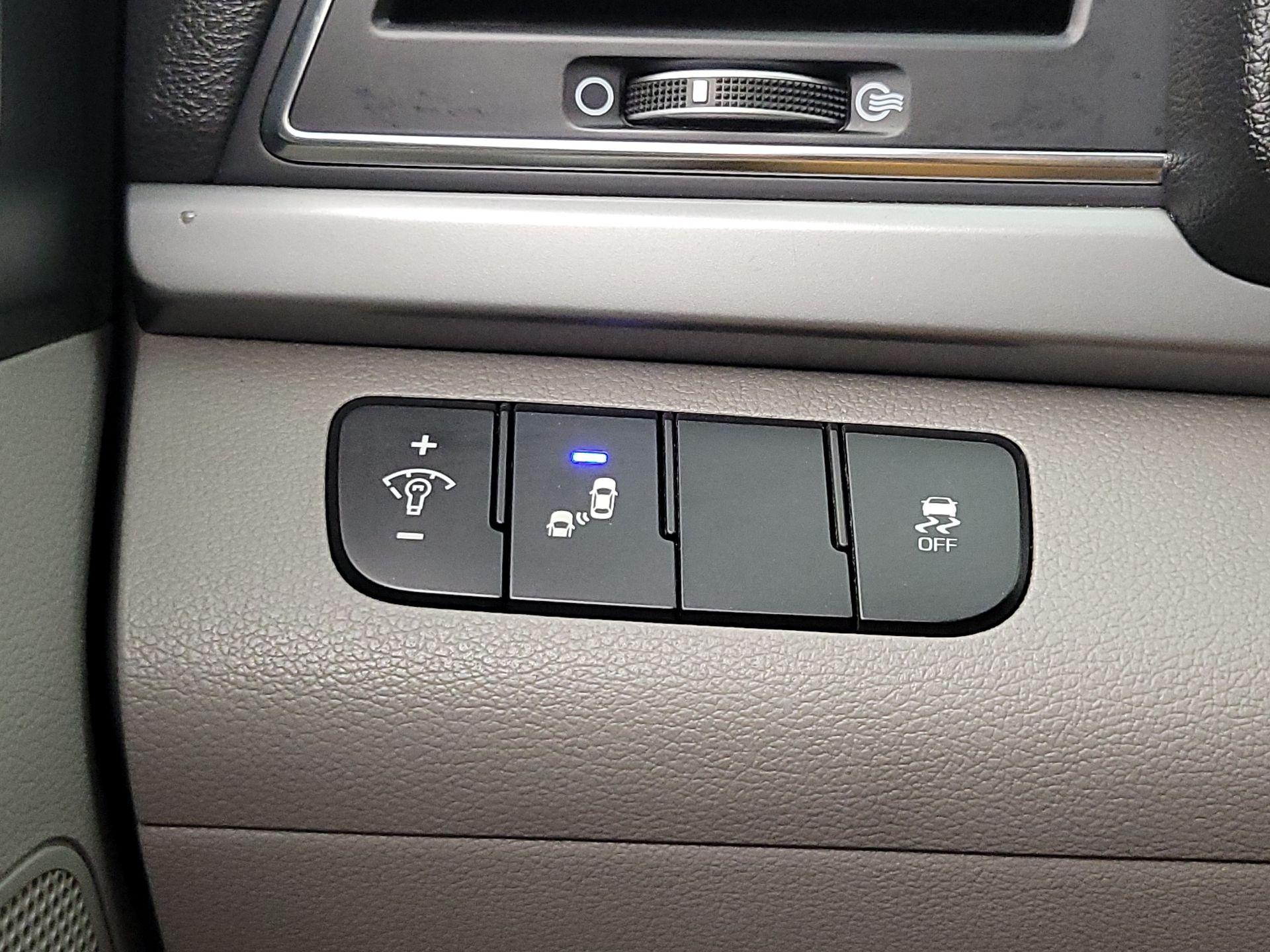 Thumbnail: 2018 Hyundai Elantra - 13