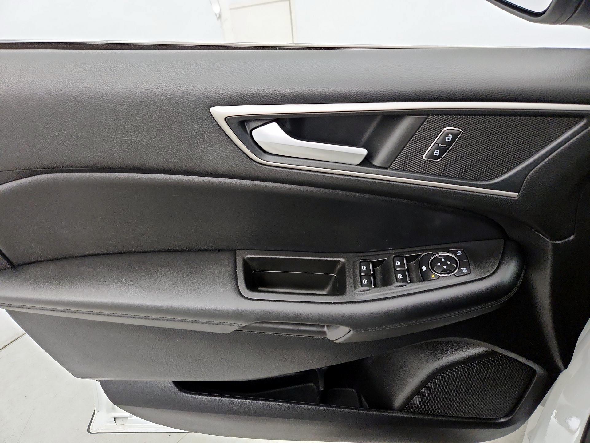 Thumbnail: 2021 Ford Edge - 12