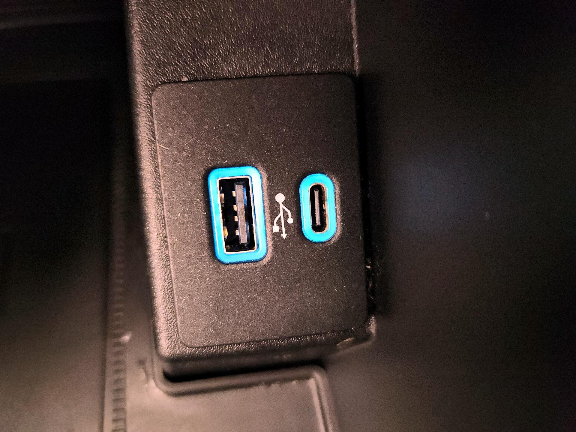 Thumbnail: 2021 Ford Edge - 19