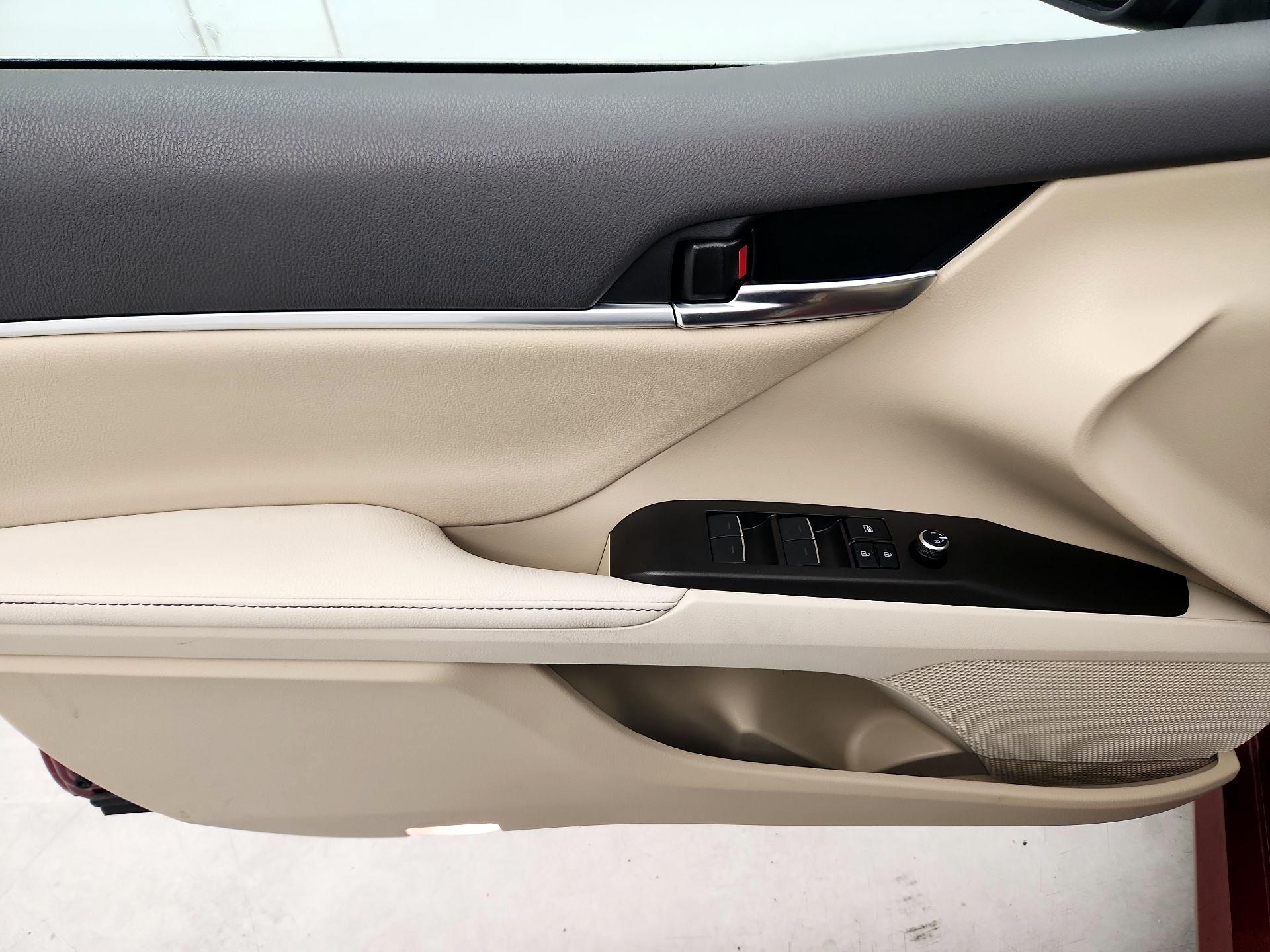 Thumbnail: 2022 Toyota Camry - 12