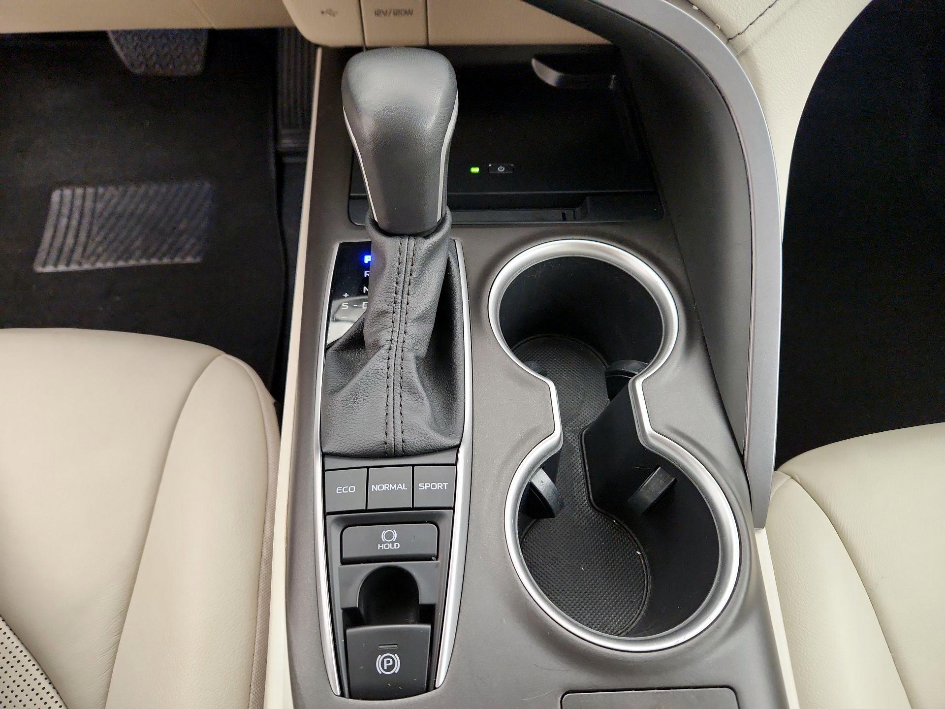 Thumbnail: 2022 Toyota Camry - 17