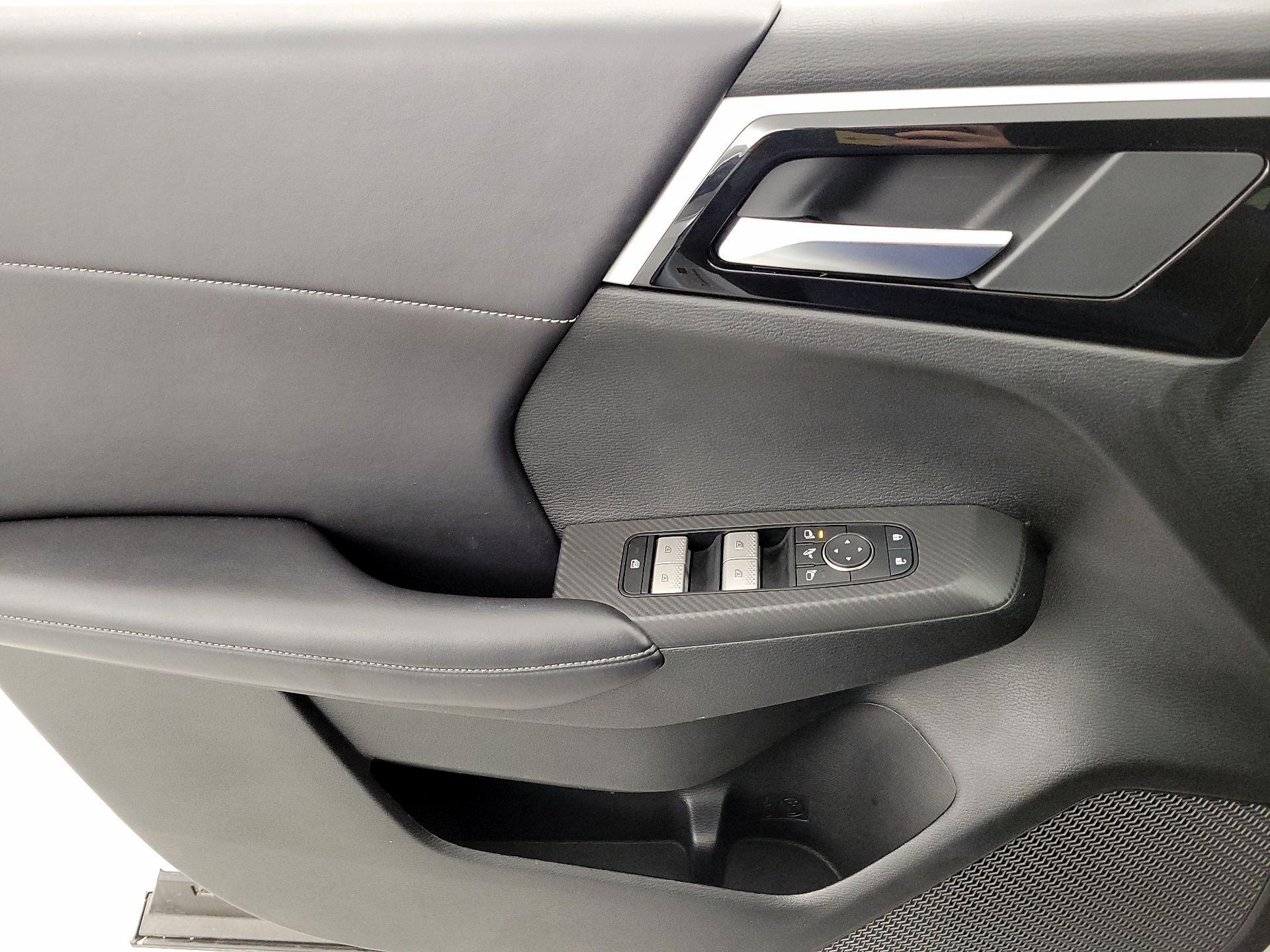 Thumbnail: 2024 Mitsubishi Outlander - 12