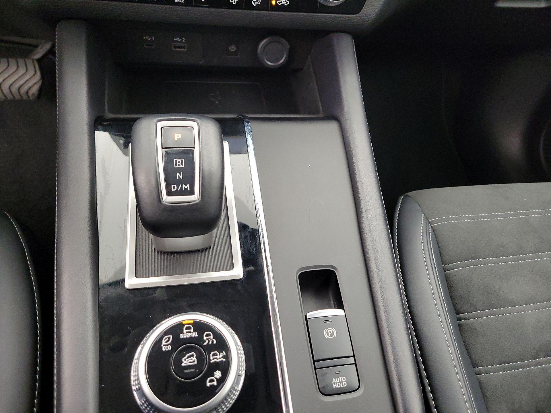 Thumbnail: 2024 Mitsubishi Outlander - 17