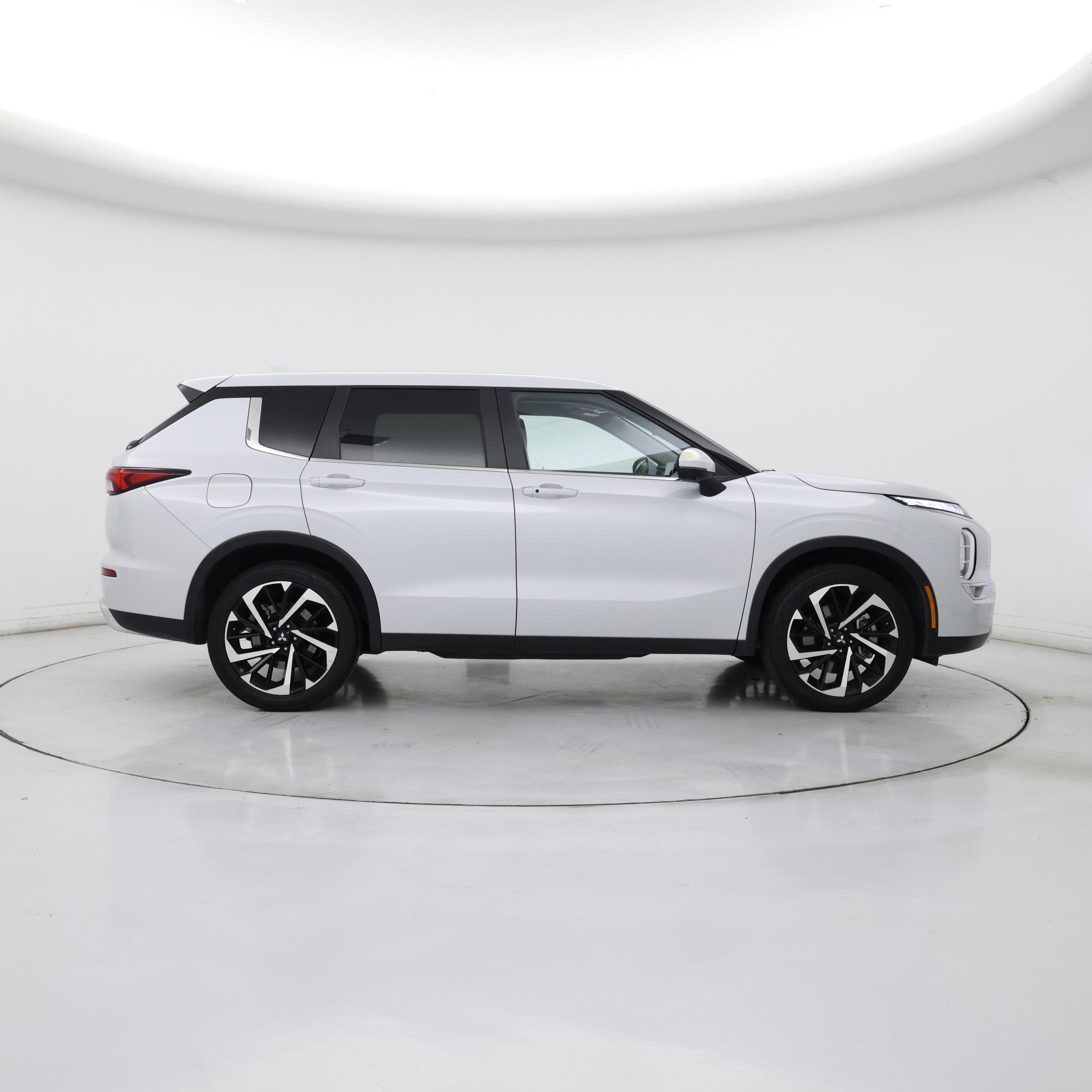 Thumbnail: 2024 Mitsubishi Outlander - 7