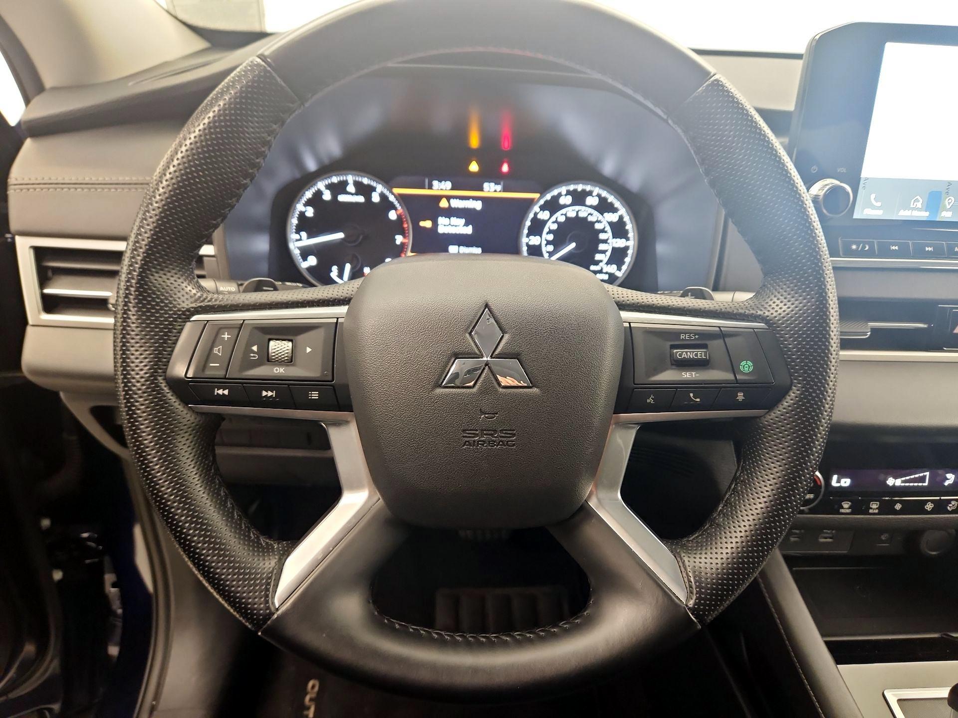 Thumbnail: 2024 Mitsubishi Outlander - 10