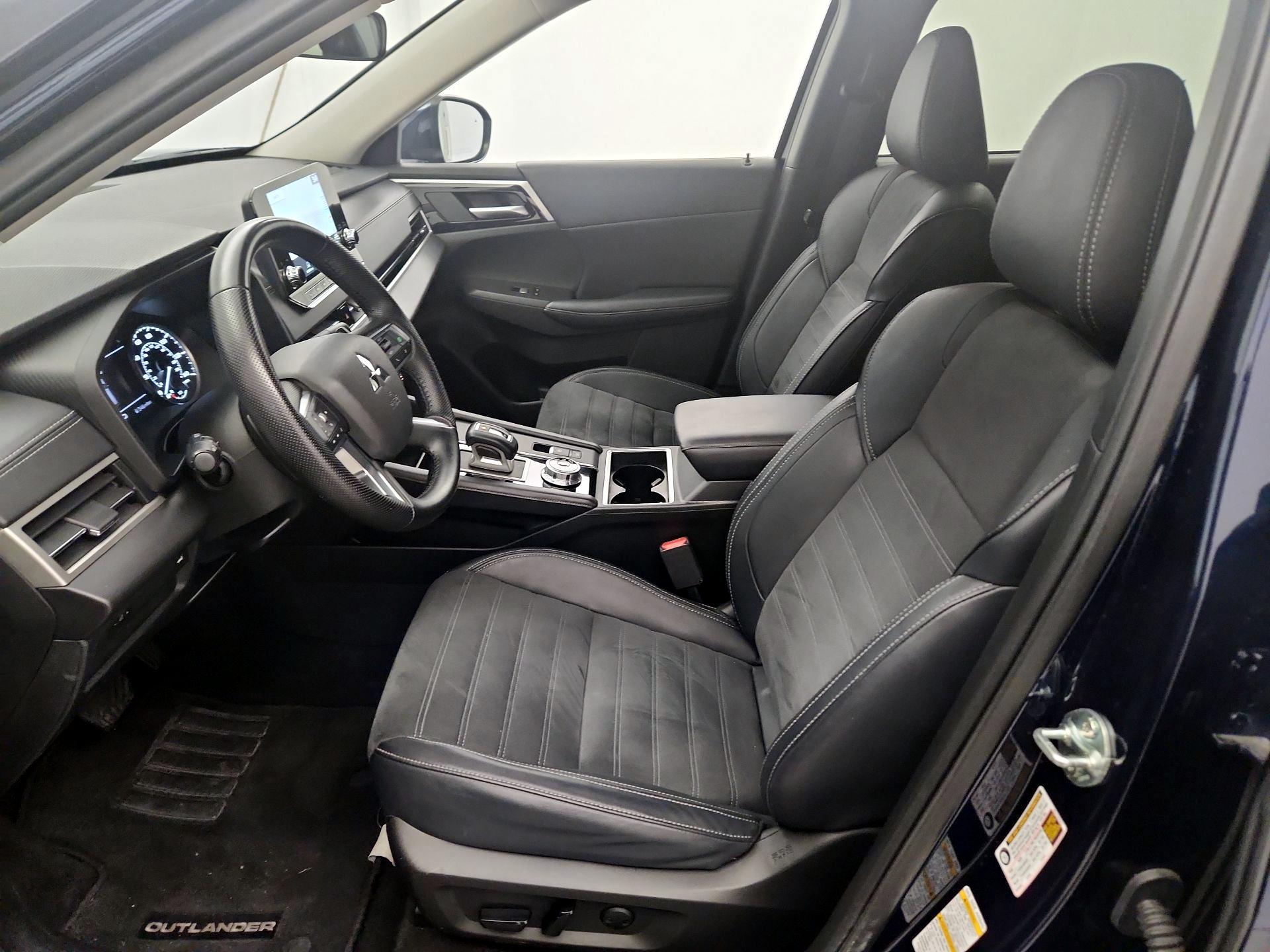 Thumbnail: 2024 Mitsubishi Outlander - 11