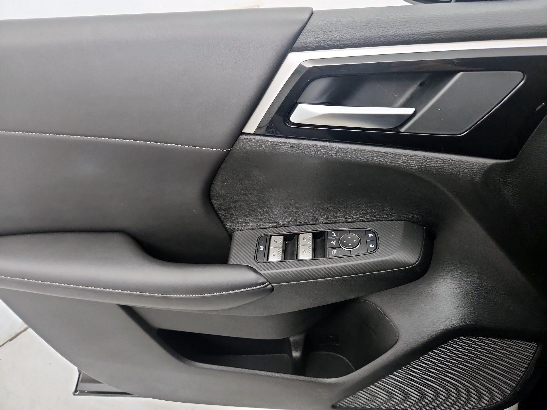 Thumbnail: 2024 Mitsubishi Outlander - 12