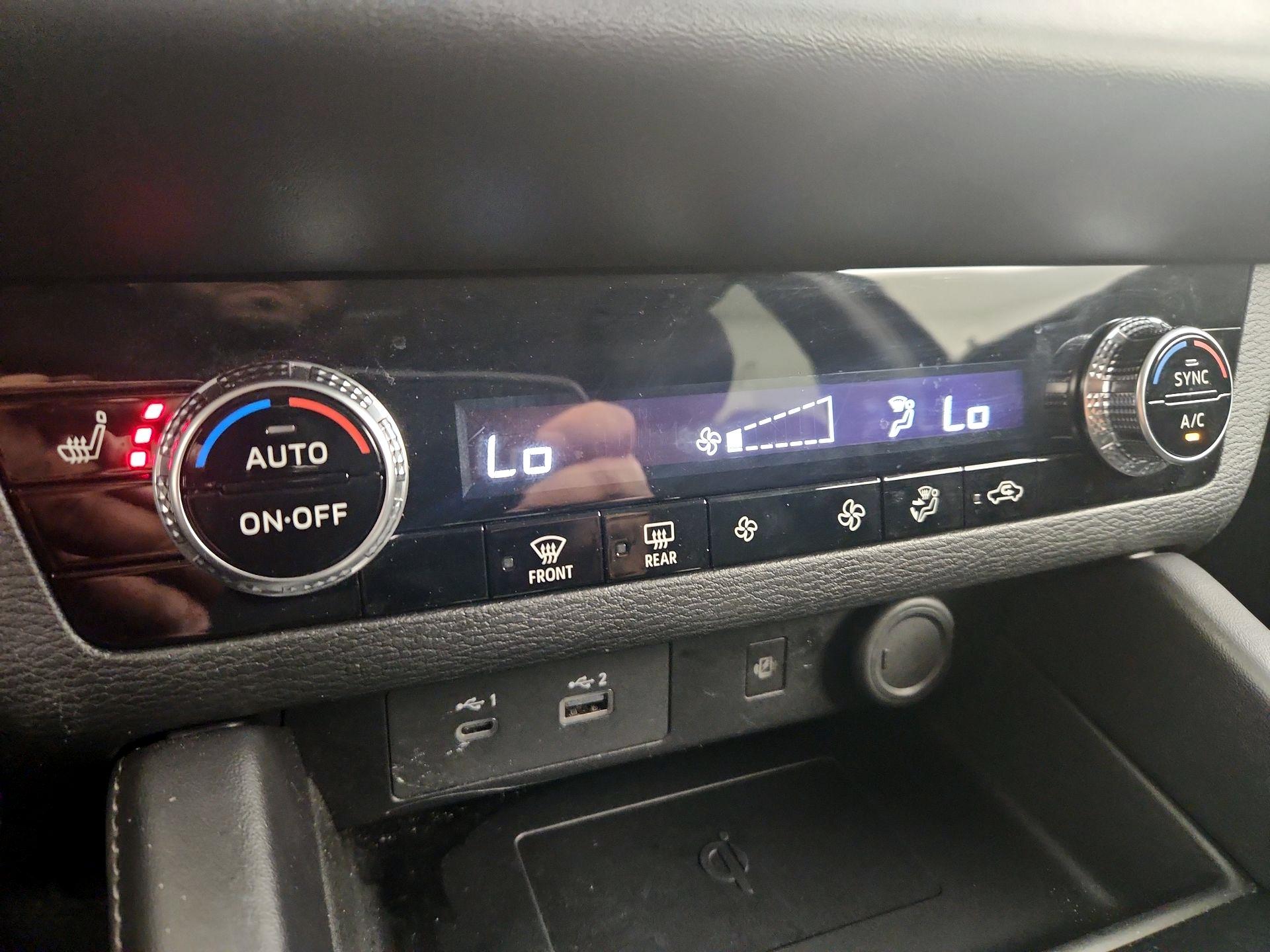 Thumbnail: 2024 Mitsubishi Outlander - 17