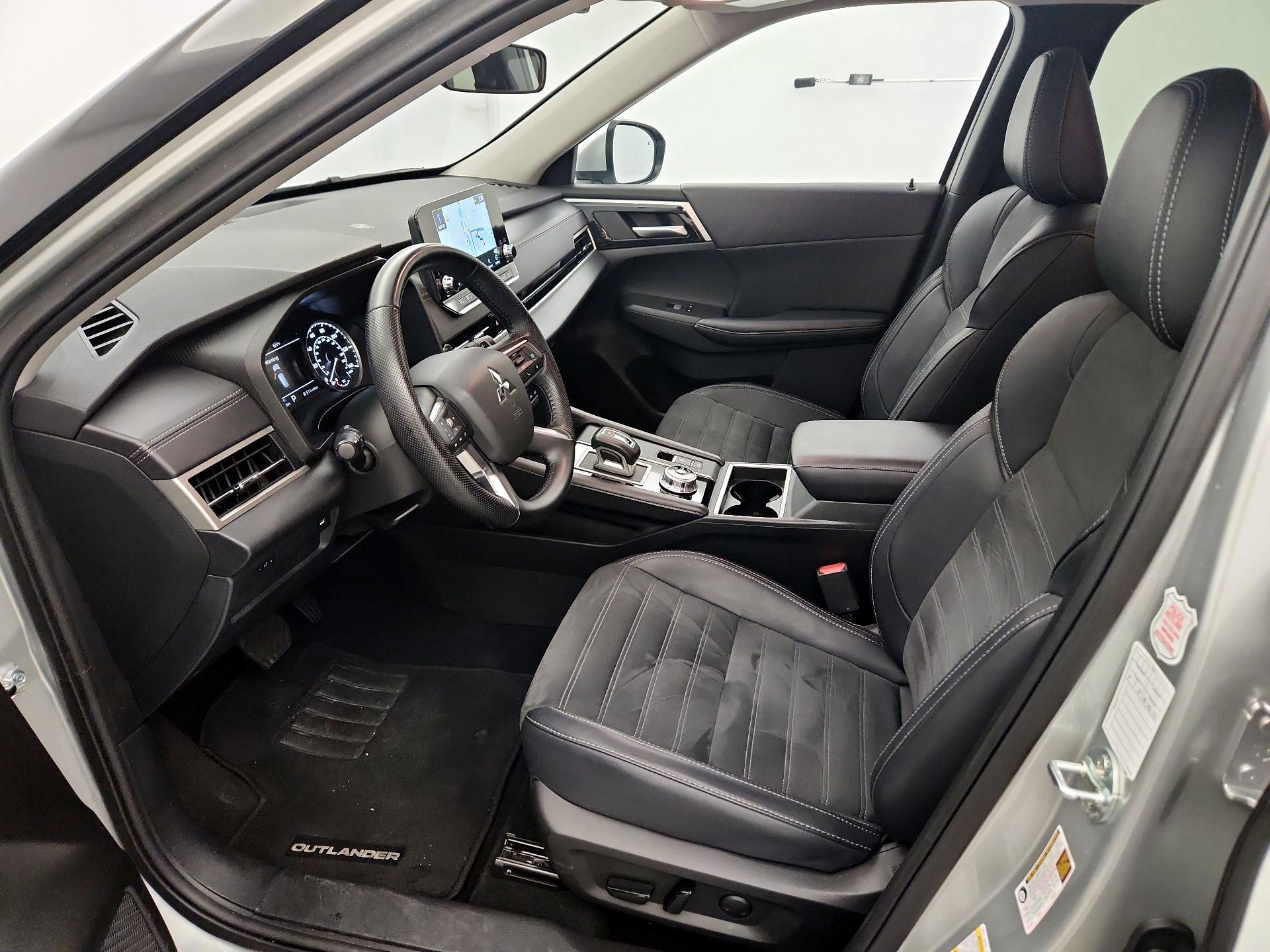 Thumbnail: 2024 Mitsubishi Outlander - 11