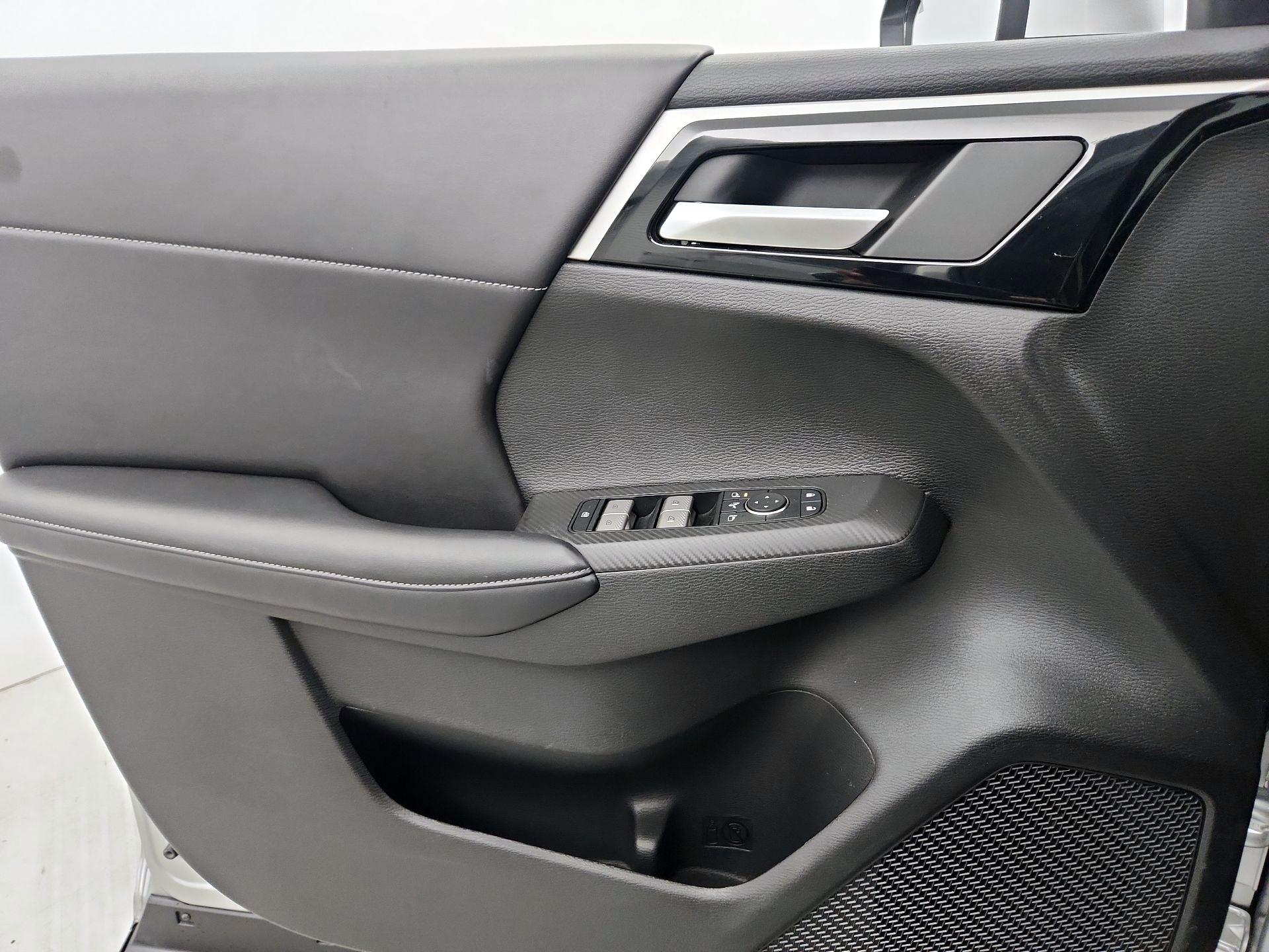 Thumbnail: 2024 Mitsubishi Outlander - 12