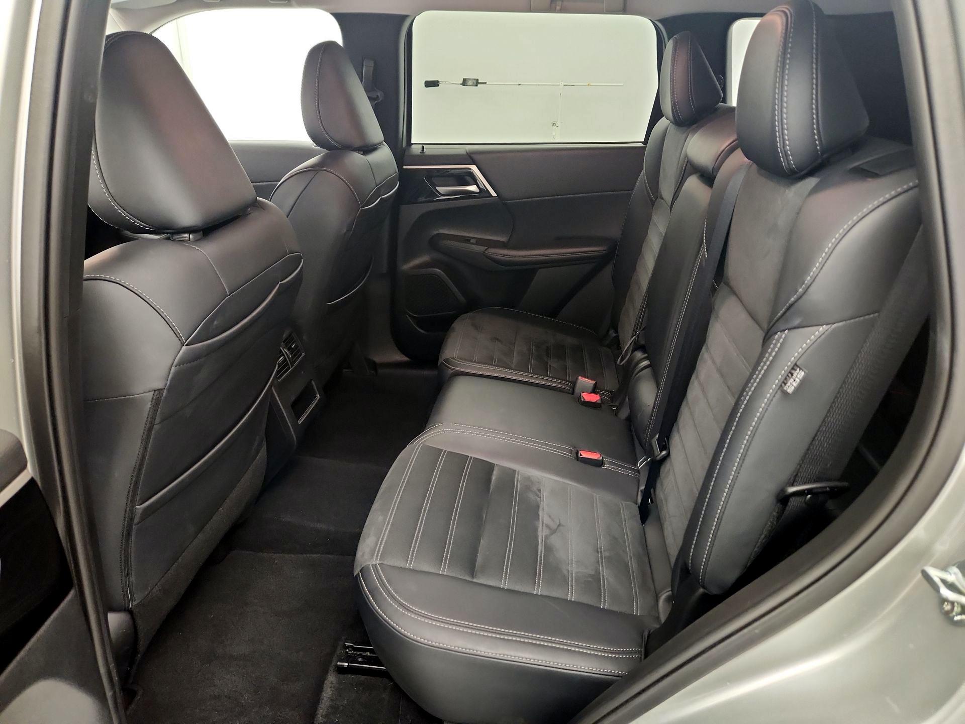 Thumbnail: 2024 Mitsubishi Outlander - 20