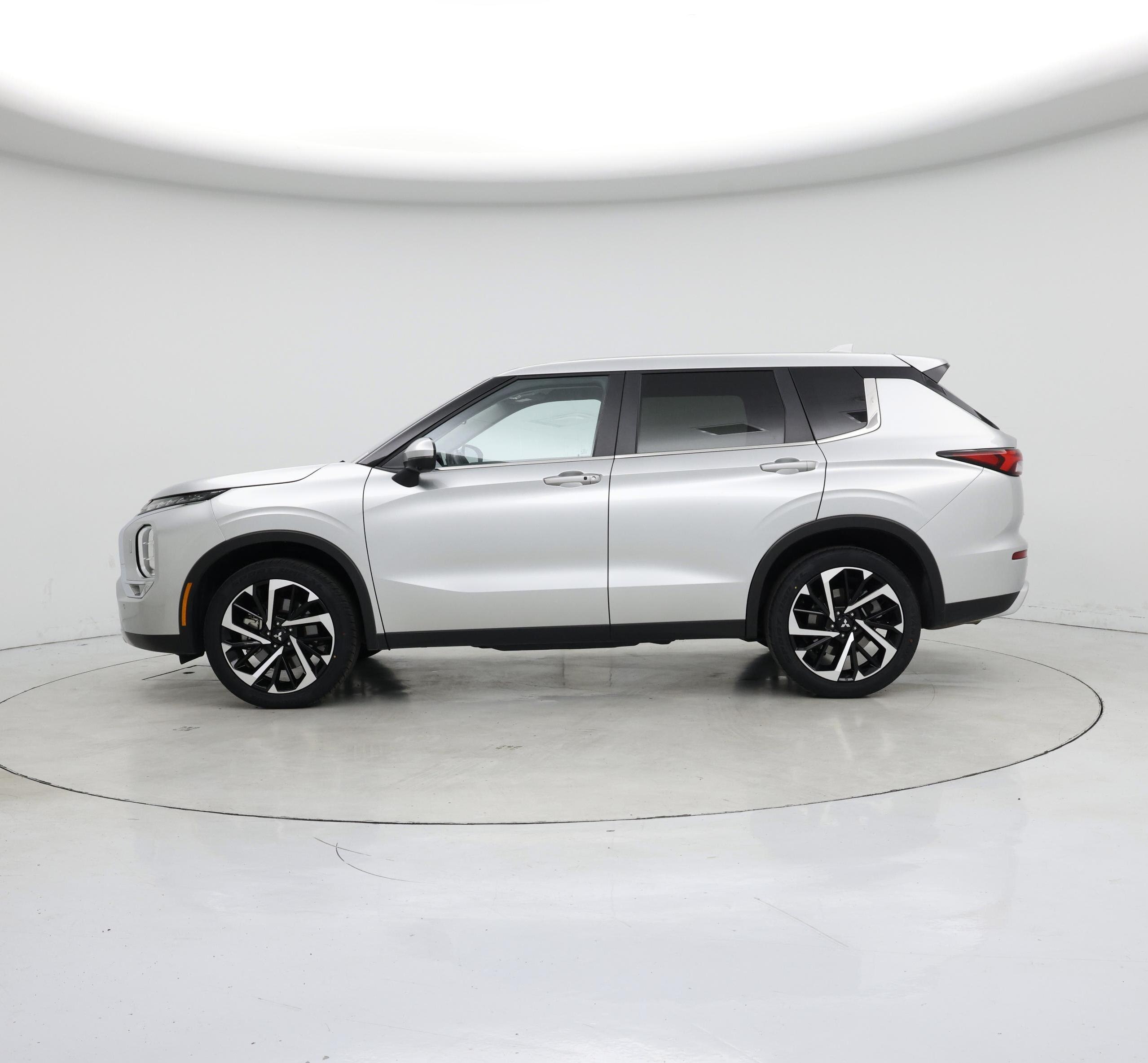 Thumbnail: 2024 Mitsubishi Outlander - 3