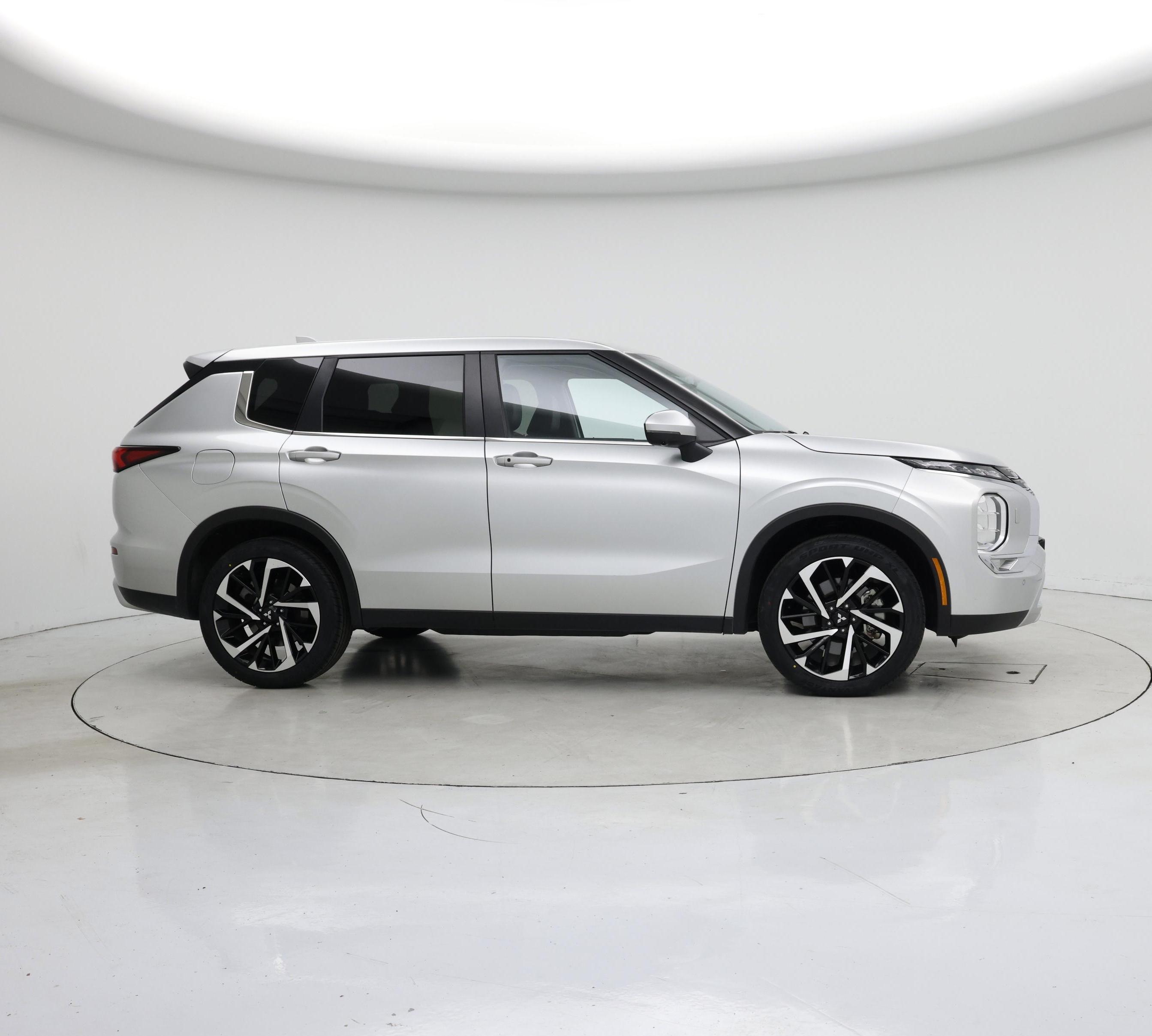Thumbnail: 2024 Mitsubishi Outlander - 7