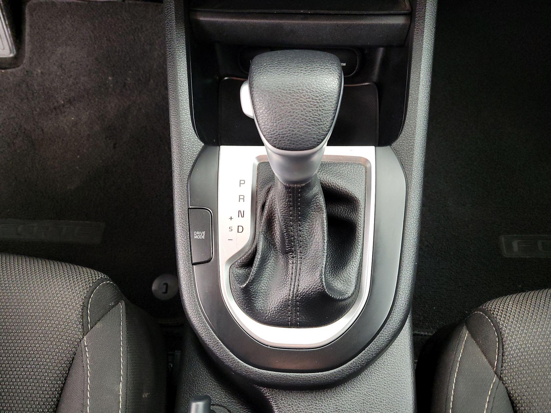 Thumbnail: 2023 Kia Forte - 17