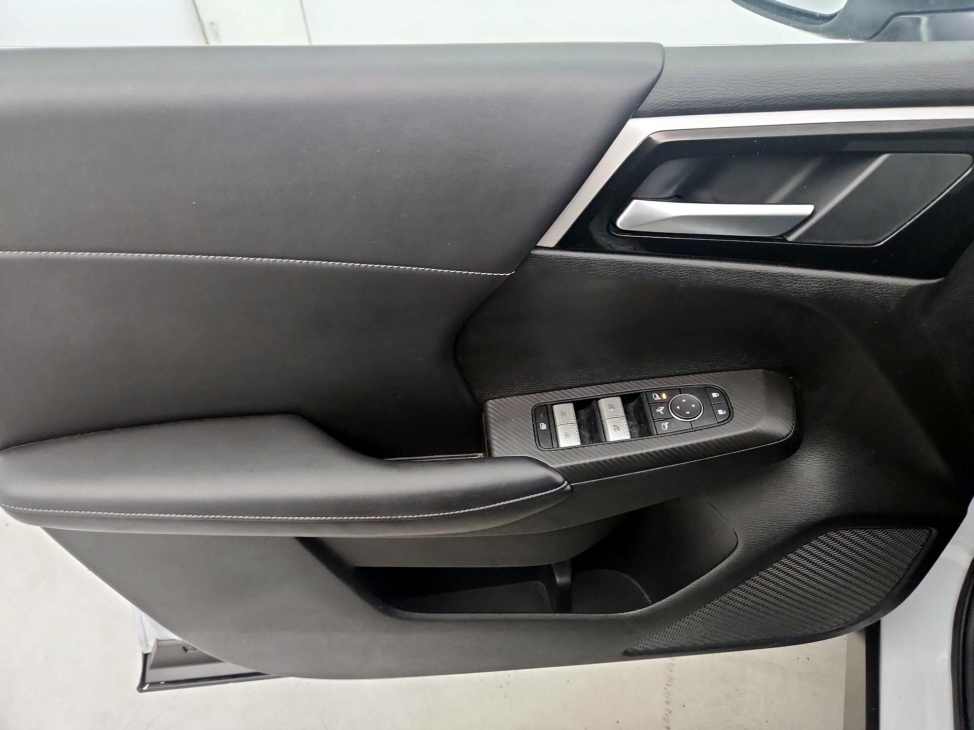 Thumbnail: 2024 Mitsubishi Outlander - 12