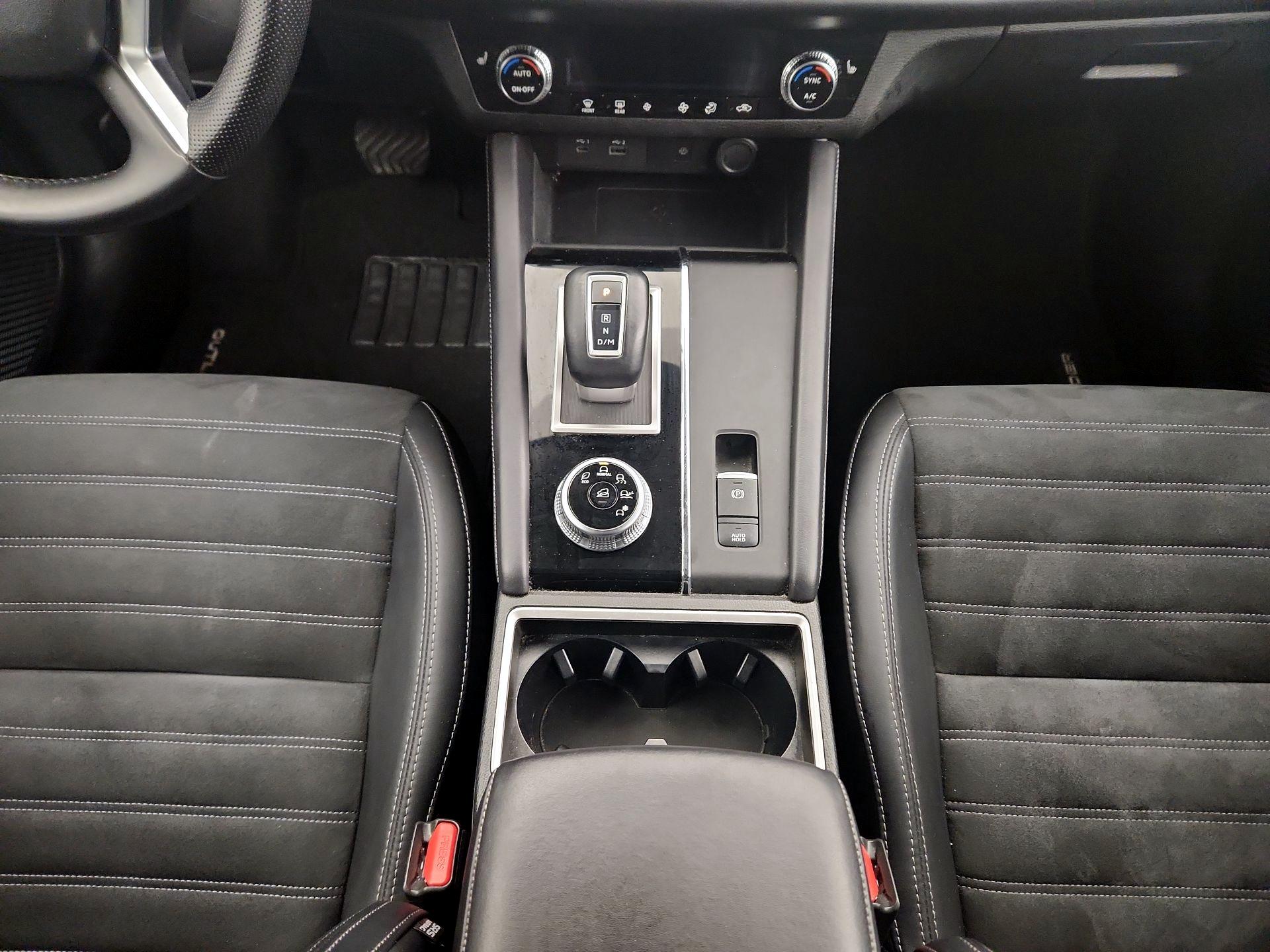 Thumbnail: 2024 Mitsubishi Outlander - 18