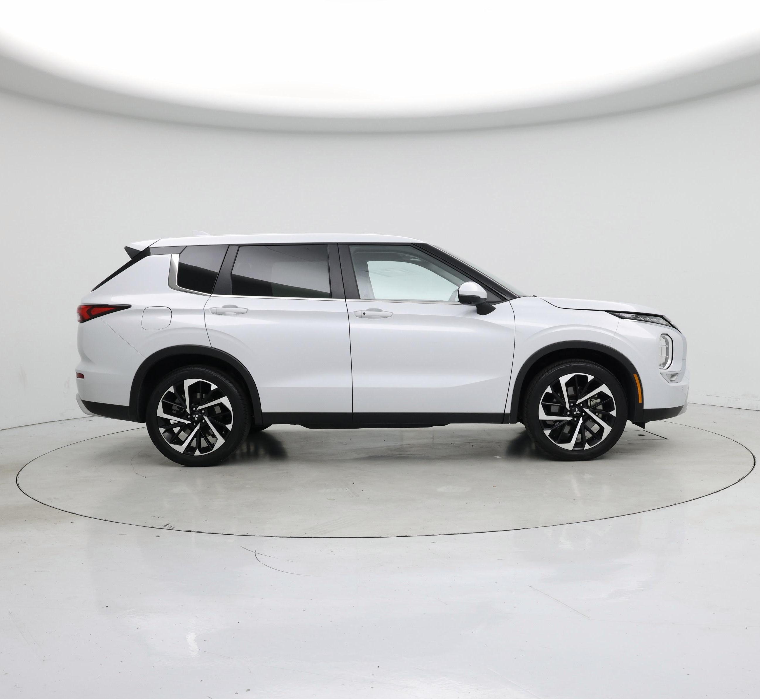 Thumbnail: 2024 Mitsubishi Outlander - 7