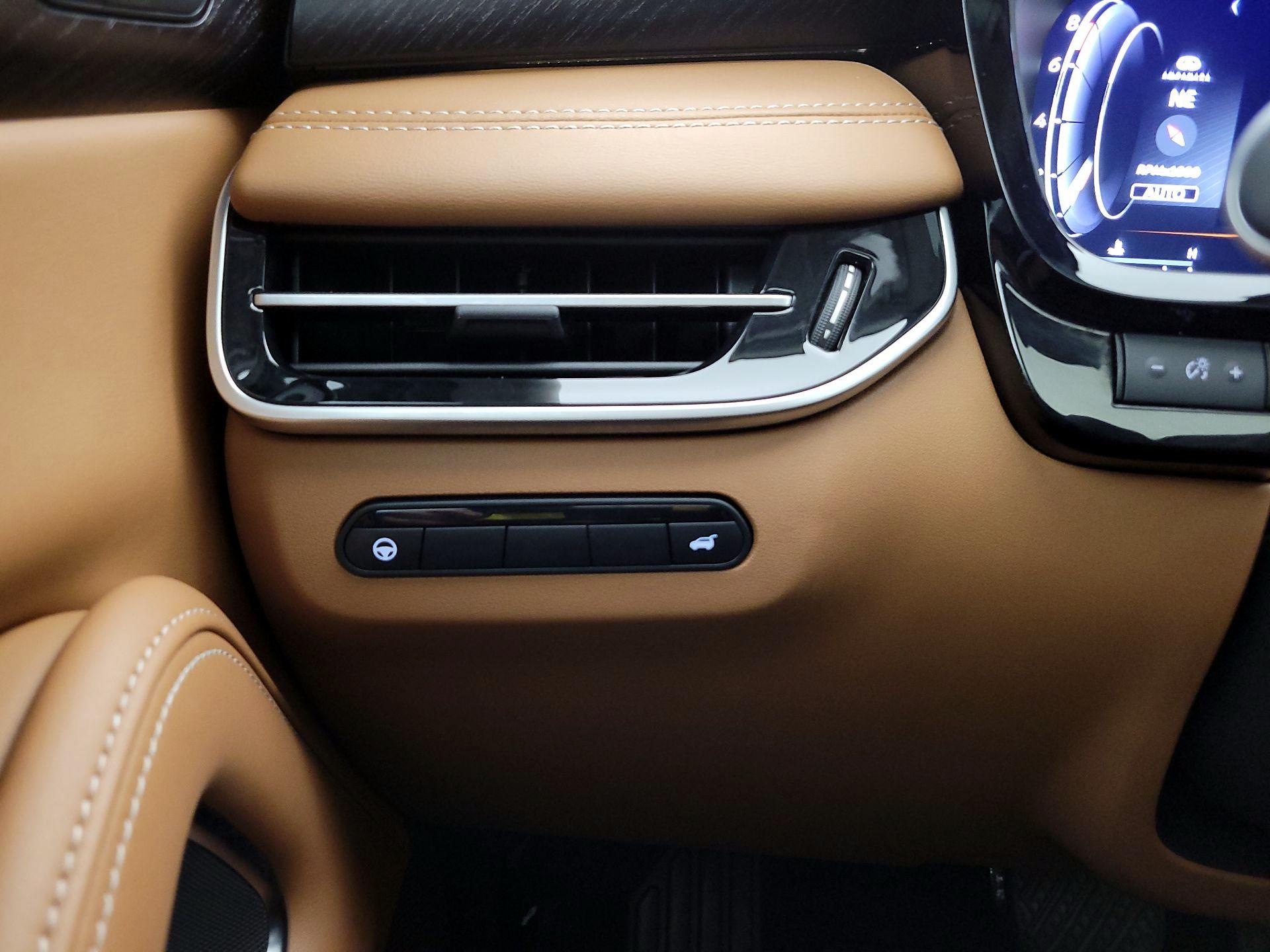 Thumbnail: 2022 INFINITI QX60 - 13