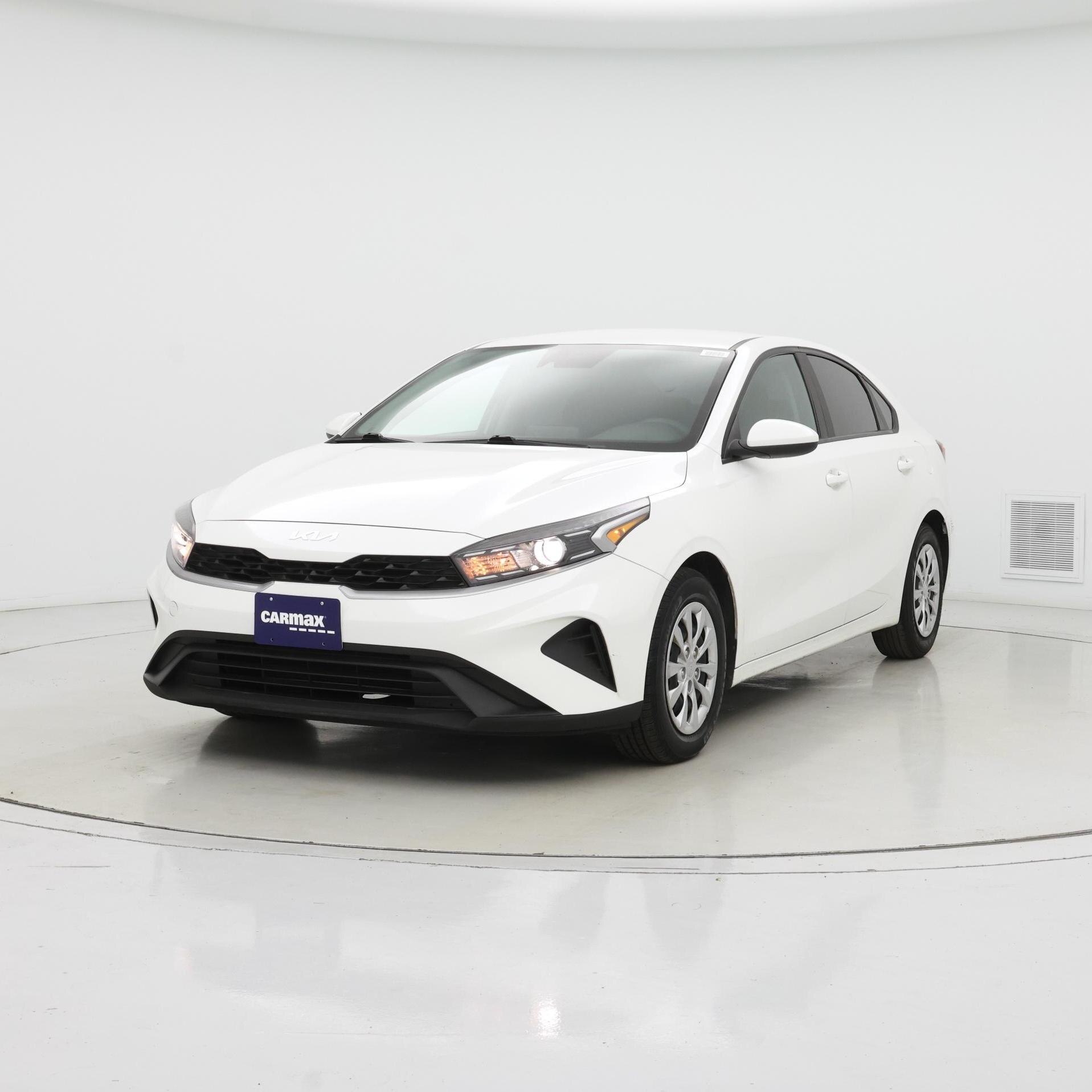 Thumbnail: 2023 Kia Forte - 4