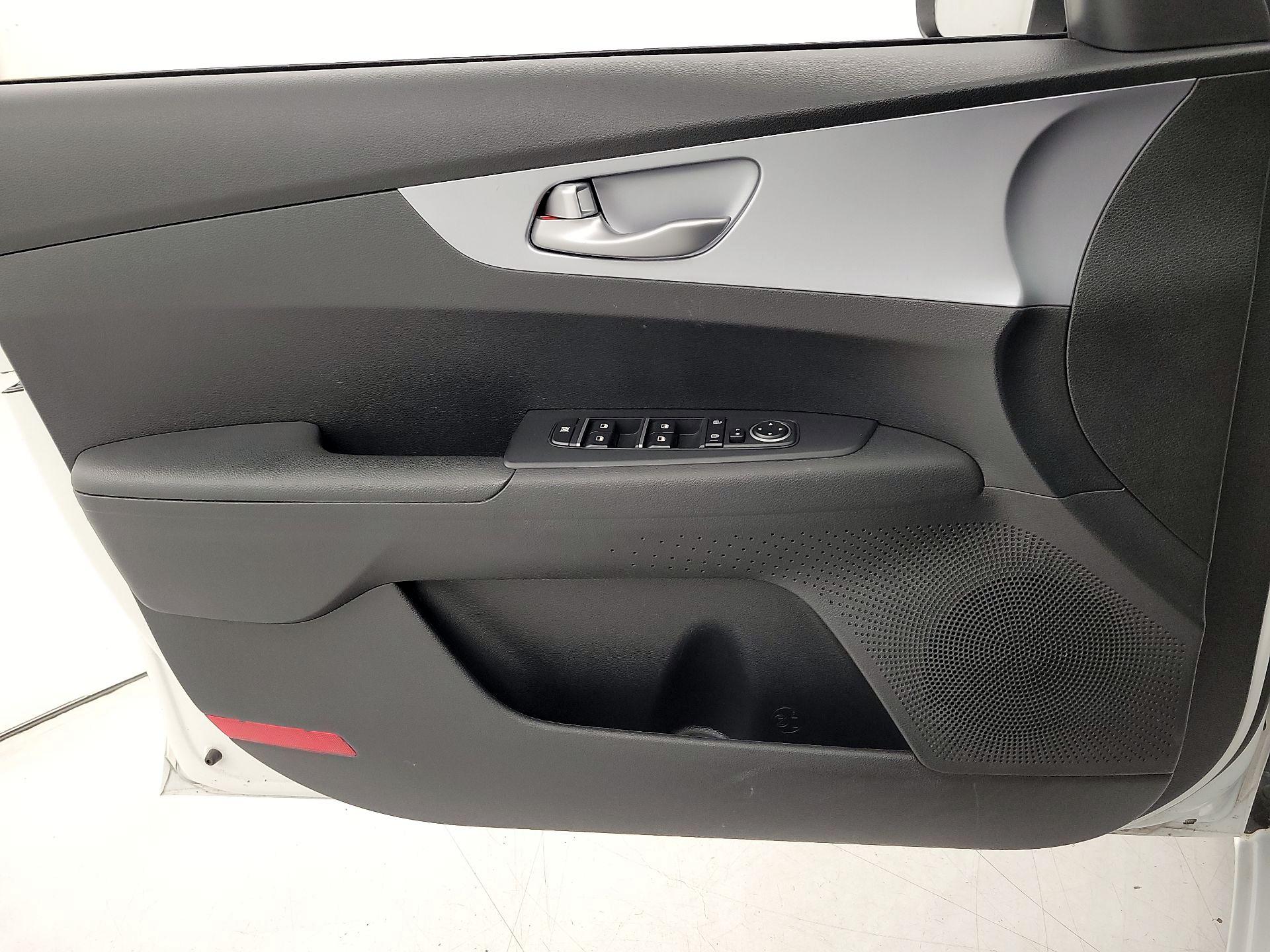 Thumbnail: 2023 Kia Forte - 12