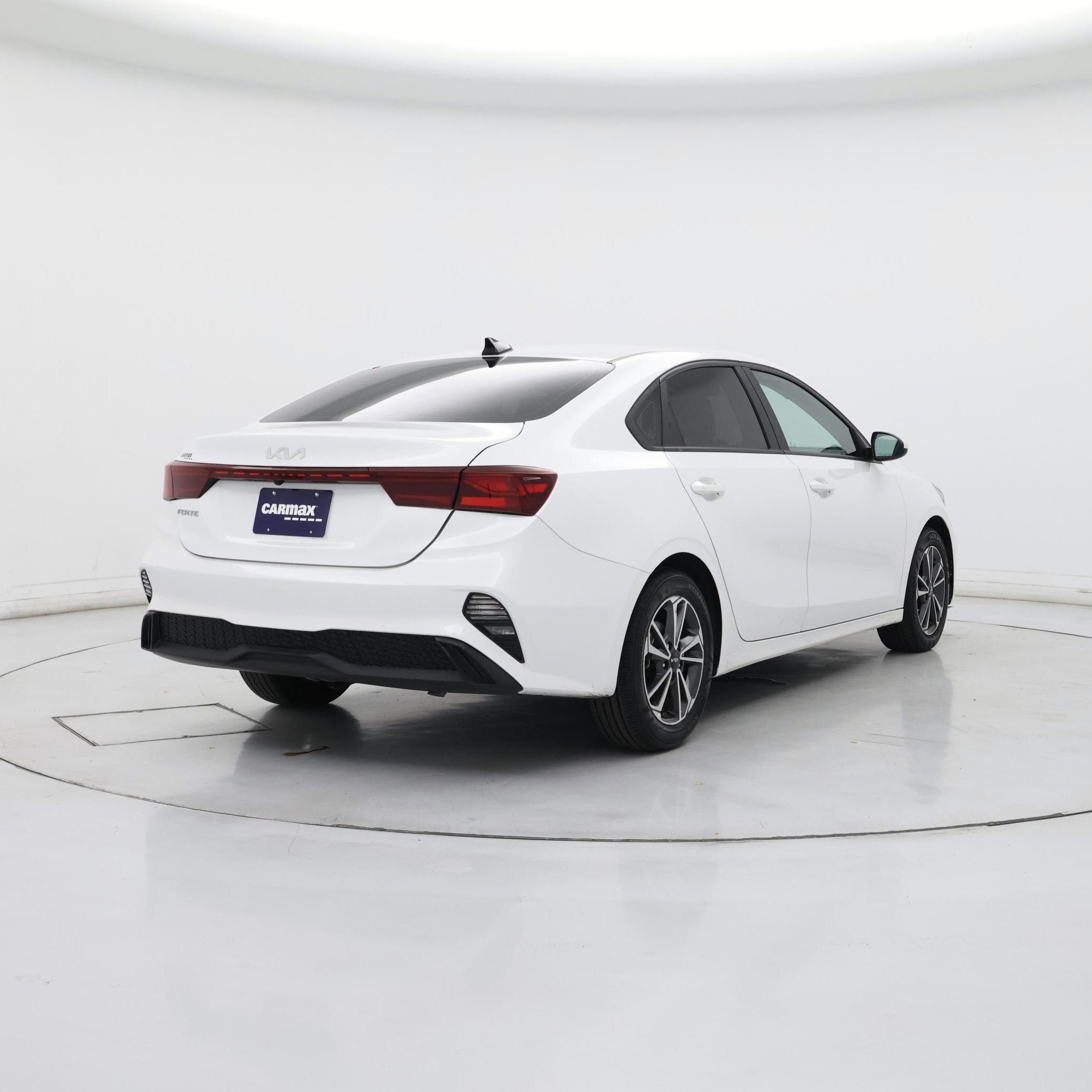 Thumbnail: 2023 Kia Forte - 8