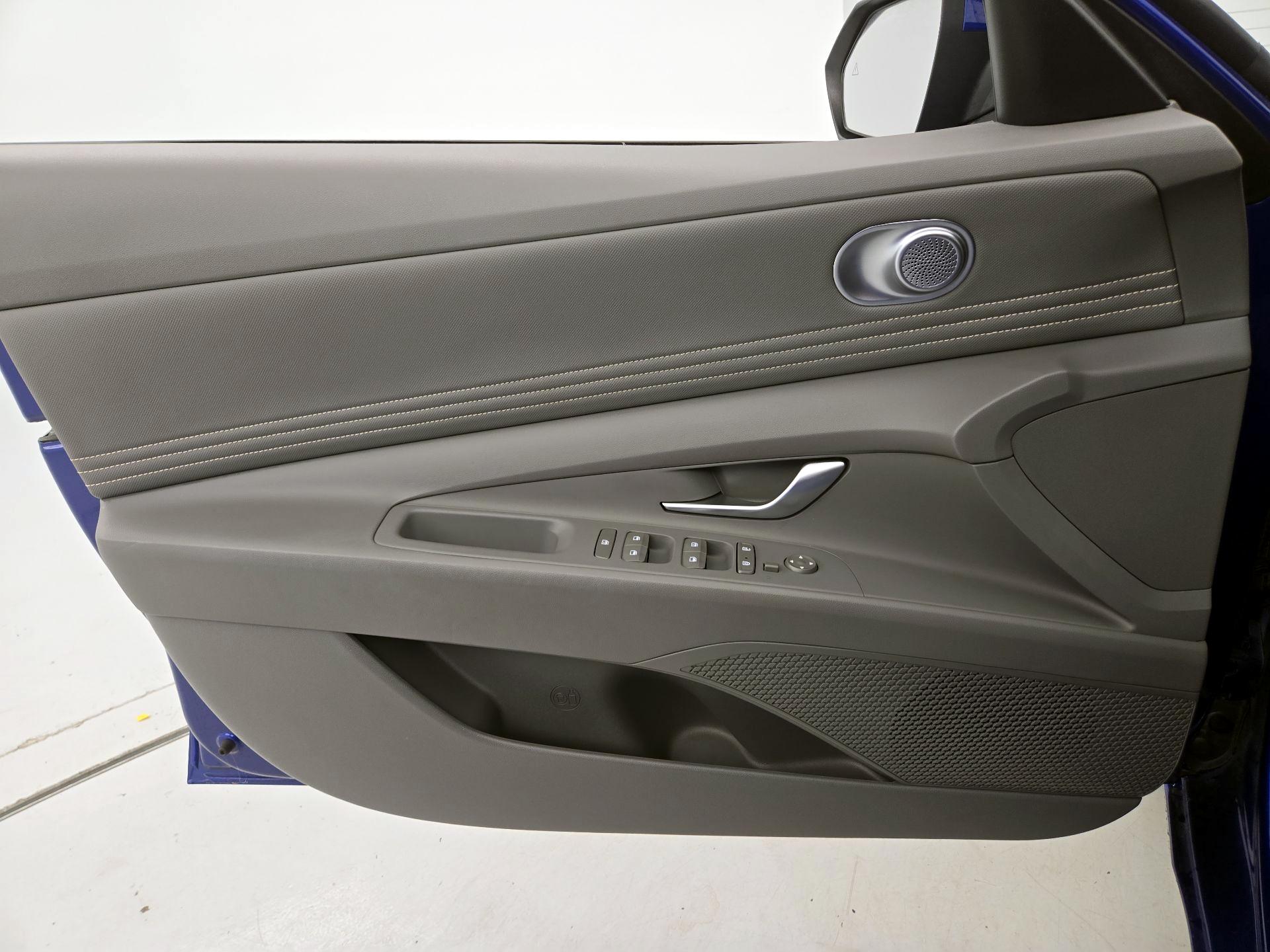 Thumbnail: 2023 Hyundai Elantra - 12