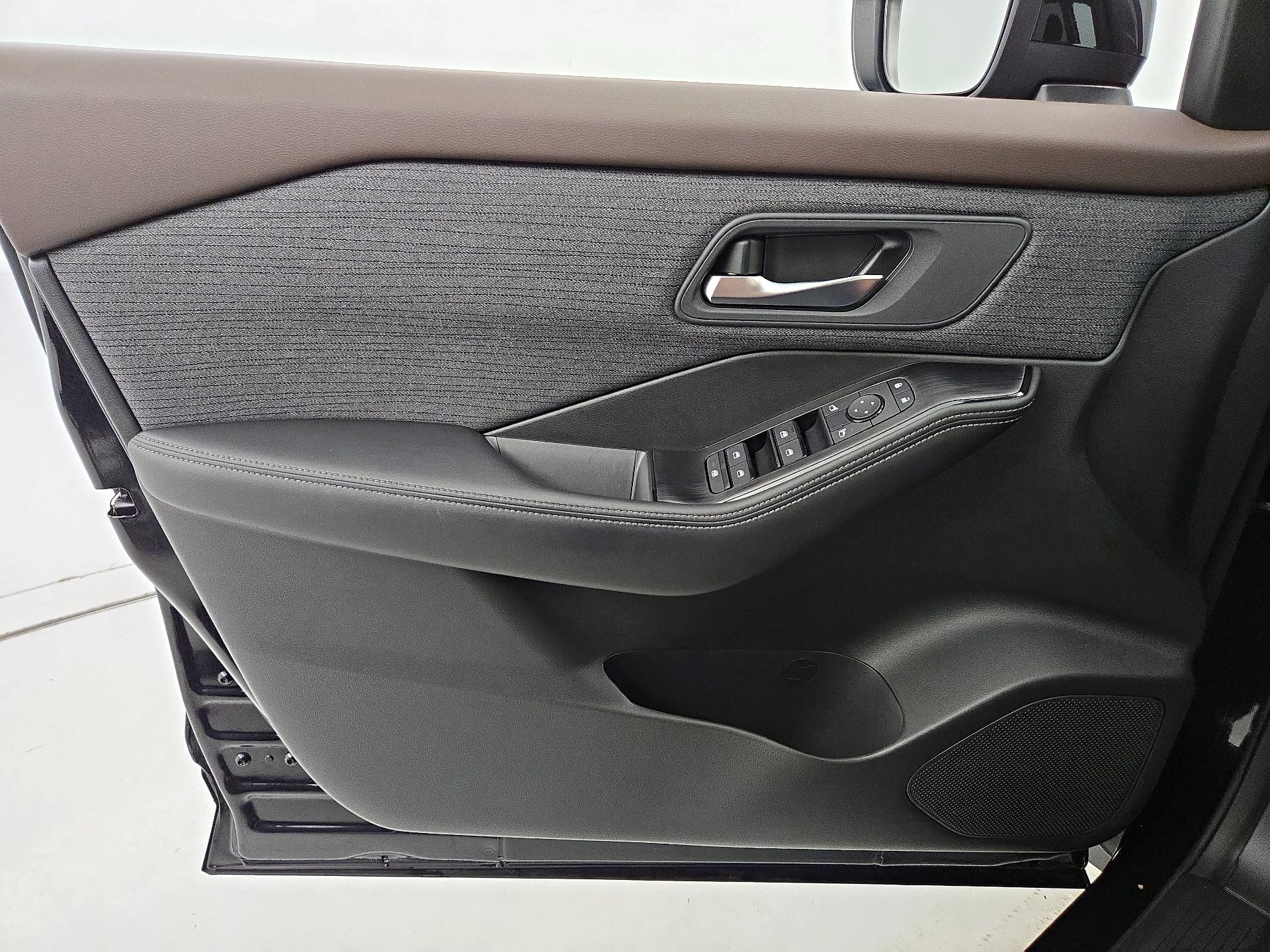 Thumbnail: 2023 Nissan Rogue - 12