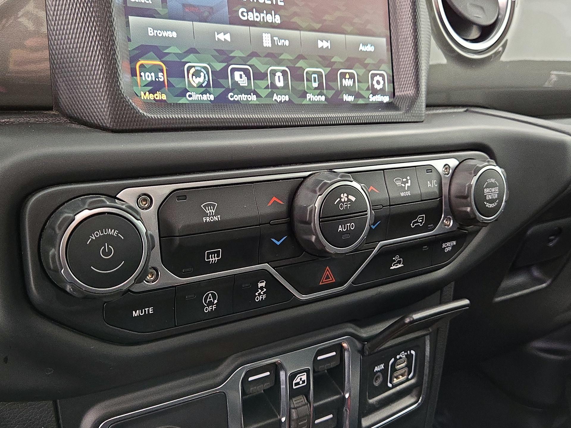 Thumbnail: 2023 Jeep Gladiator - 17