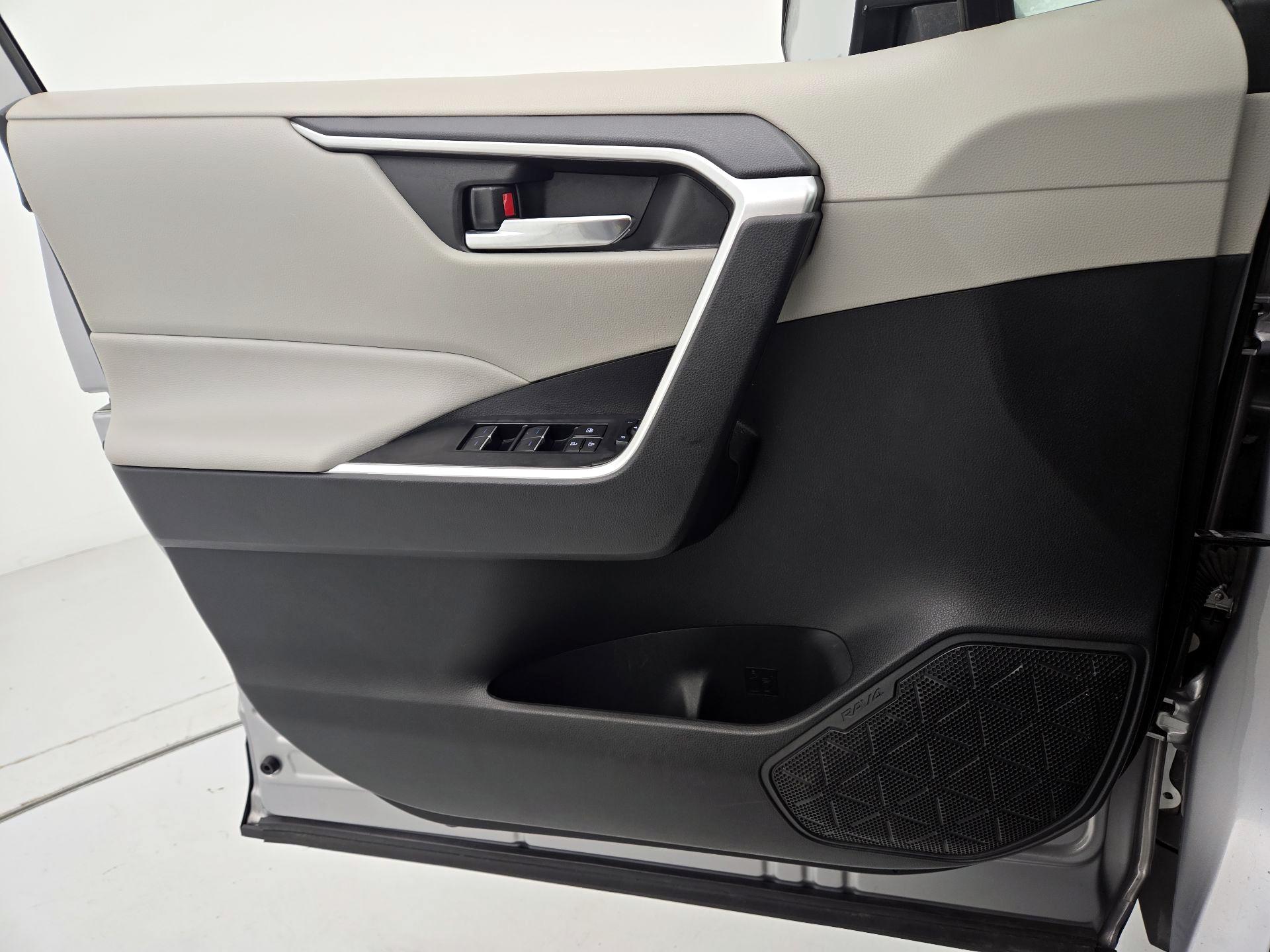 Thumbnail: 2022 Toyota RAV4 - 12