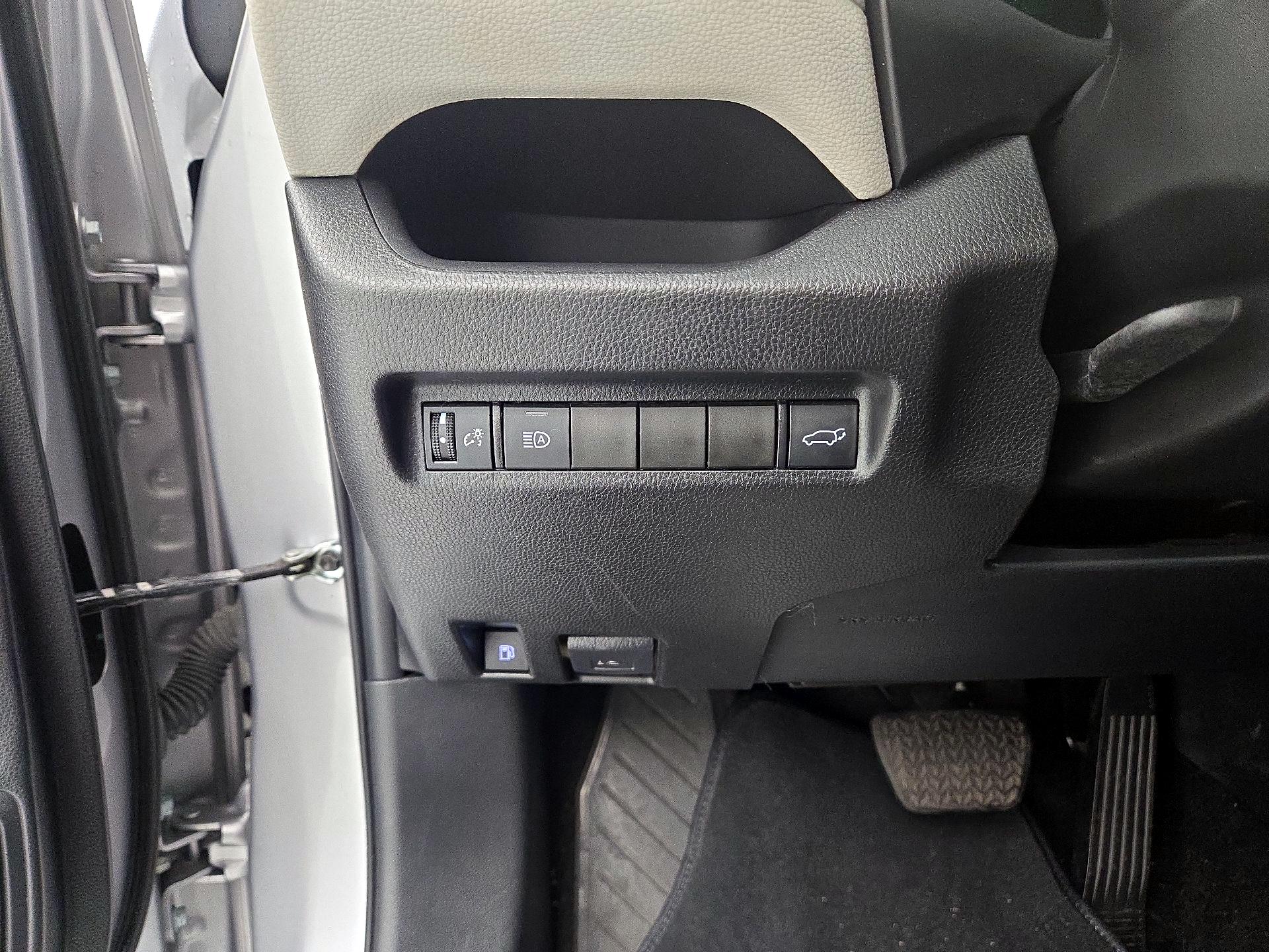 Thumbnail: 2022 Toyota RAV4 - 13