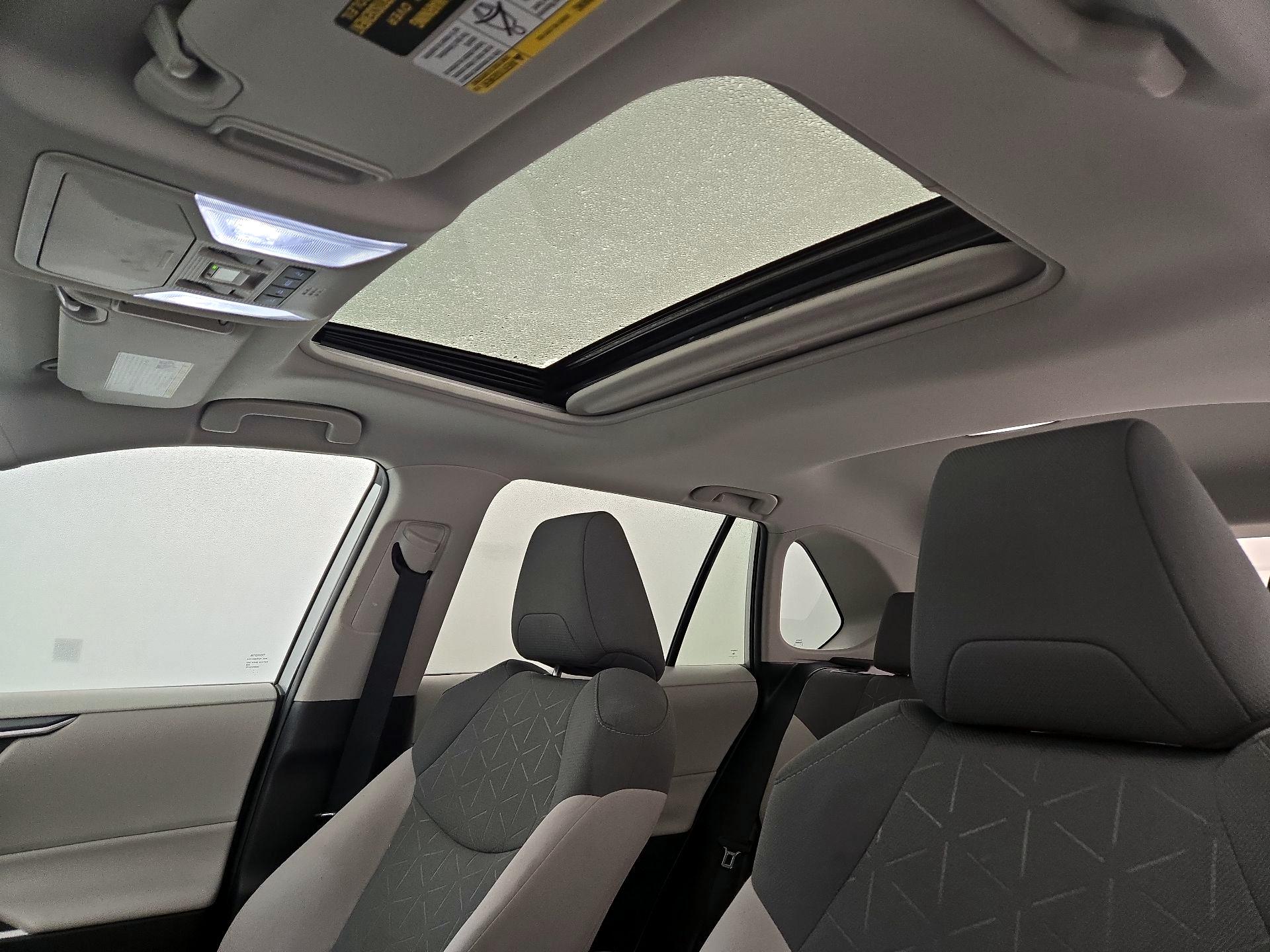 Thumbnail: 2022 Toyota RAV4 - 19