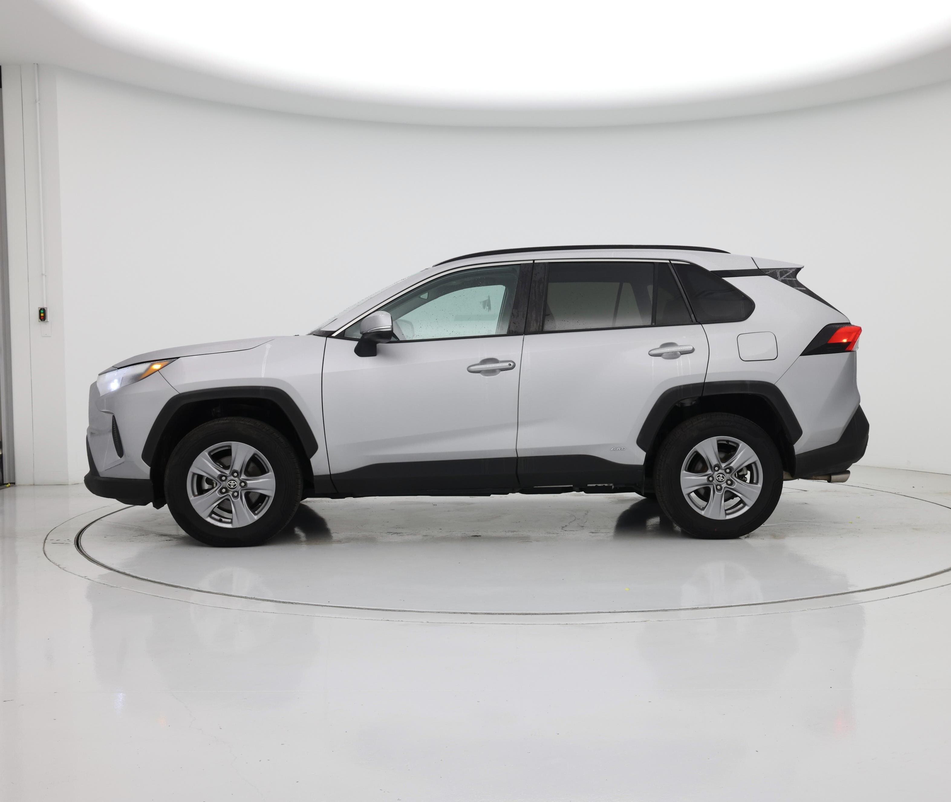 Thumbnail: 2022 Toyota RAV4 - 3