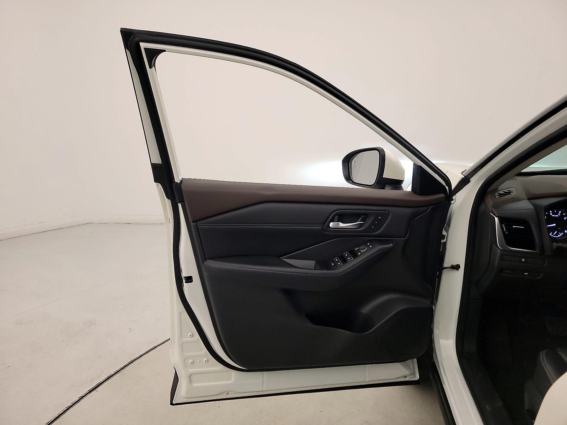 Thumbnail: 2023 Nissan Rogue - 12