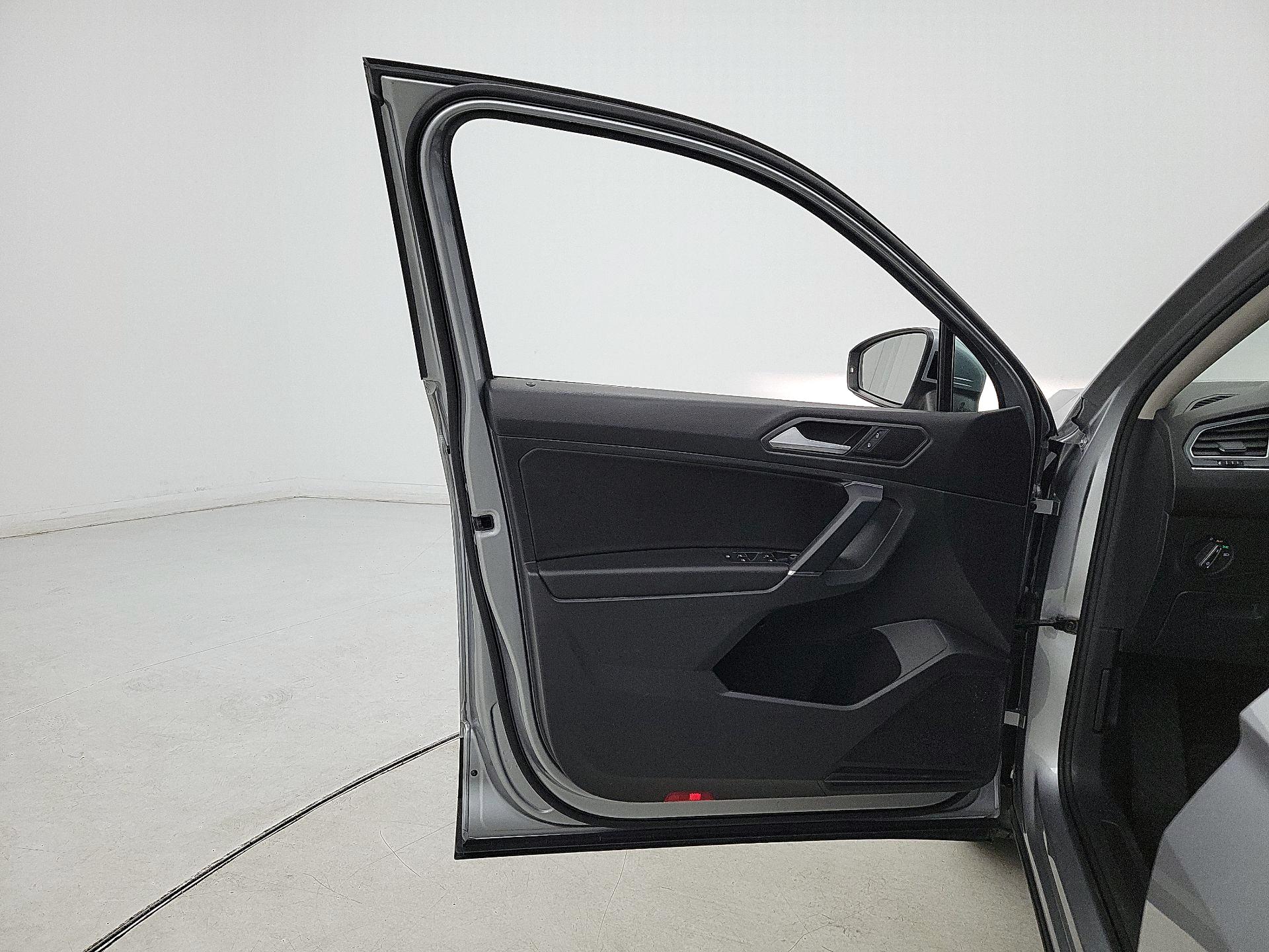 Thumbnail: 2020 Volkswagen Tiguan - 12