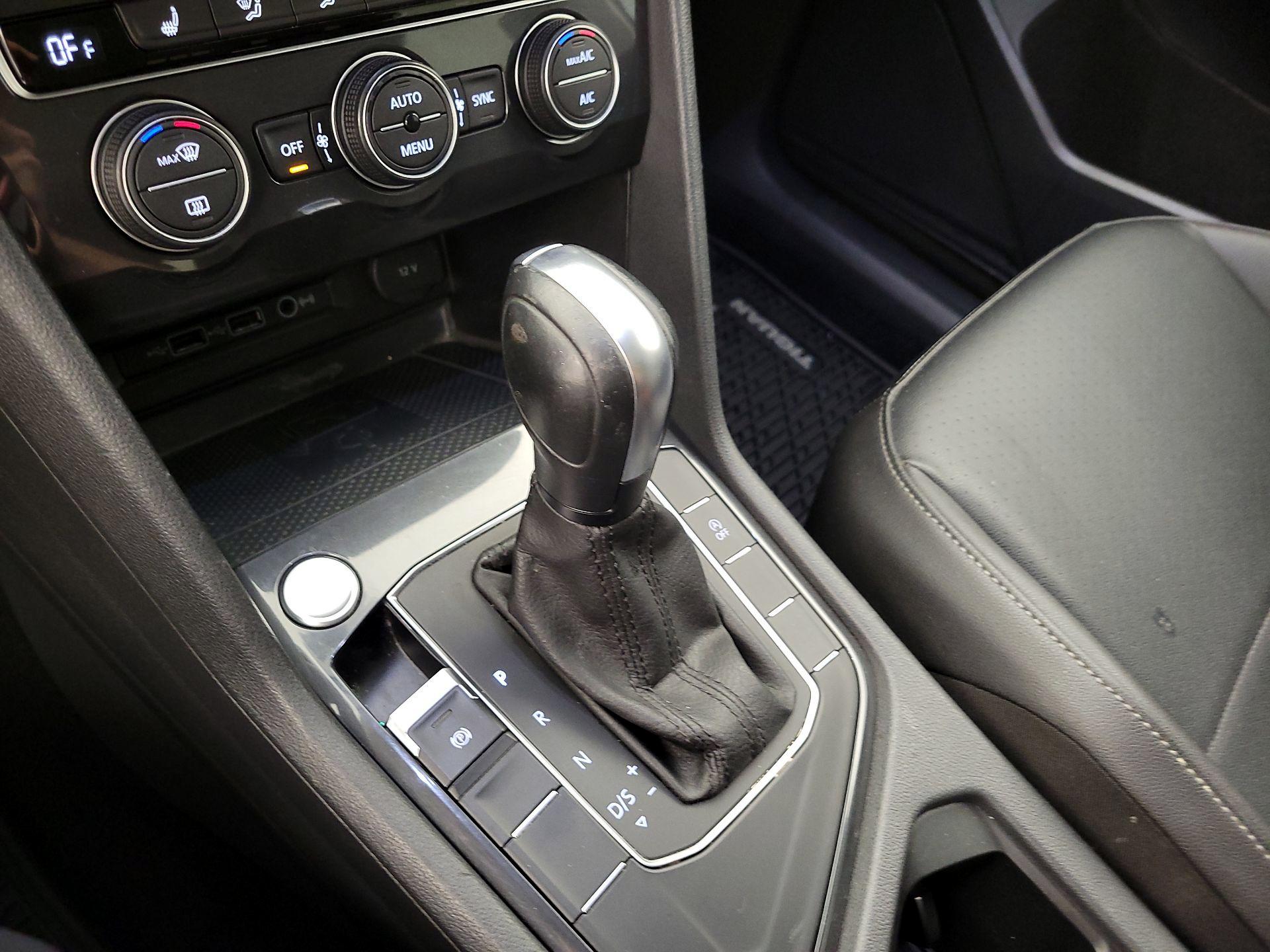 Thumbnail: 2020 Volkswagen Tiguan - 17