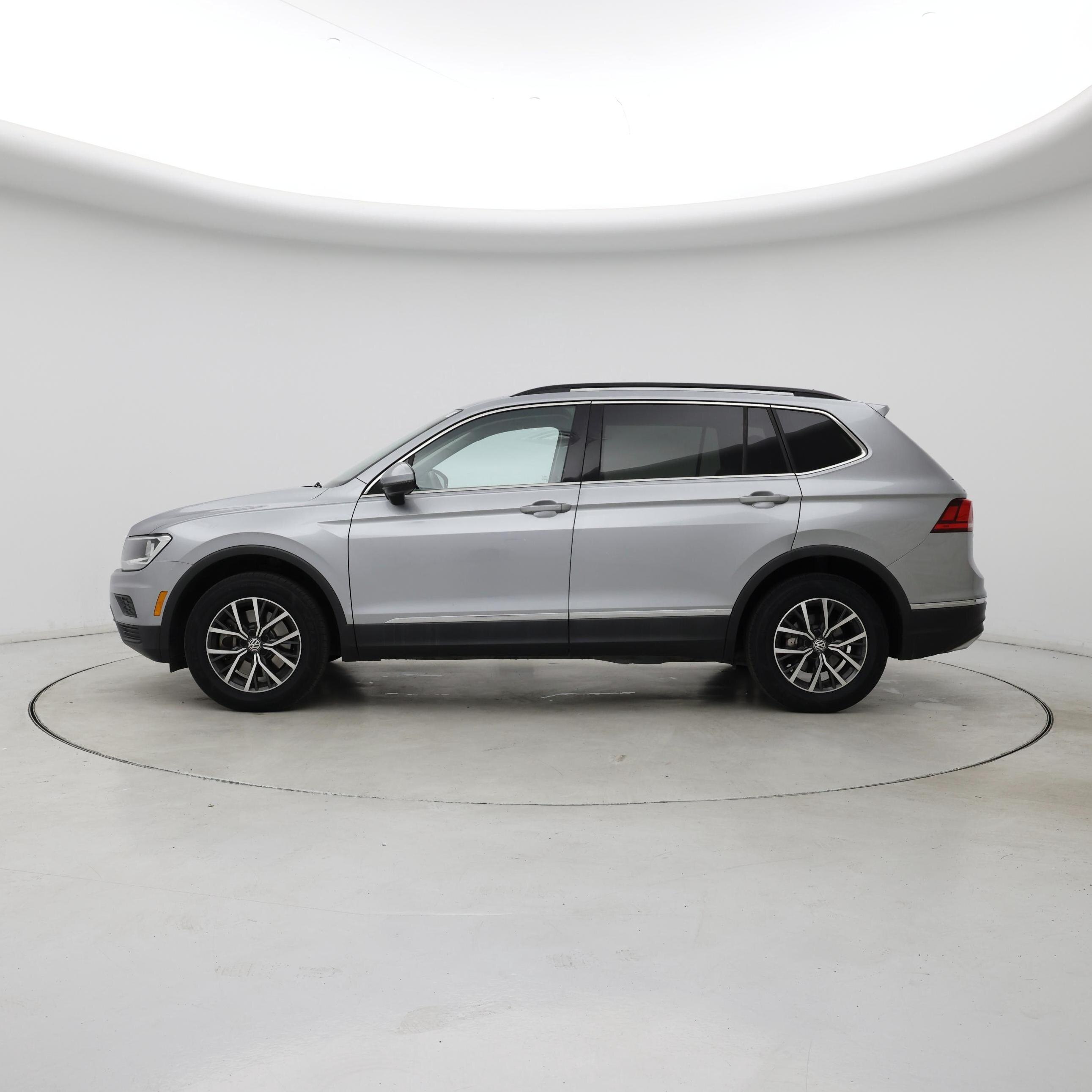 Thumbnail: 2020 Volkswagen Tiguan - 3