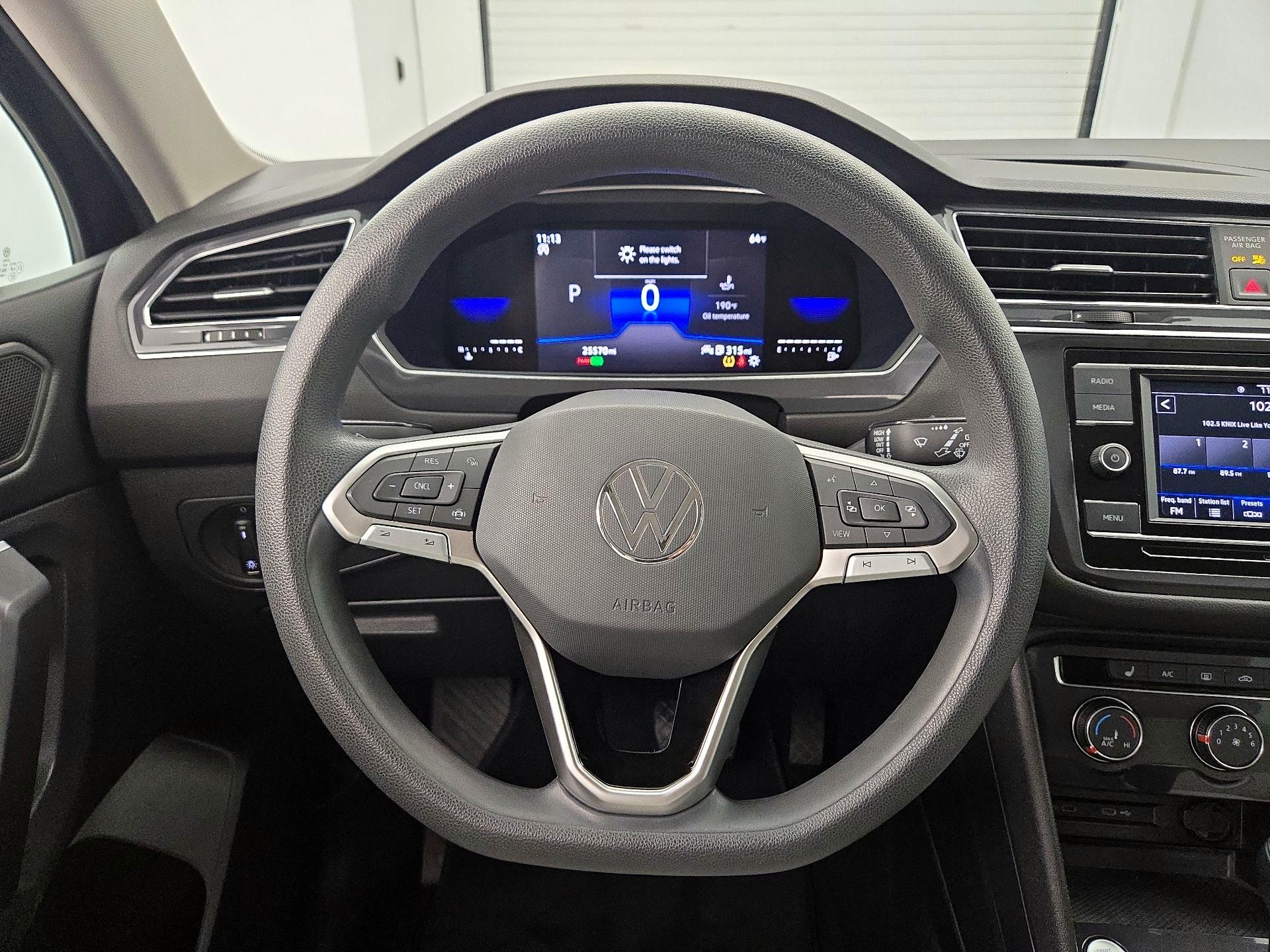 Thumbnail: 2022 Volkswagen Tiguan - 10