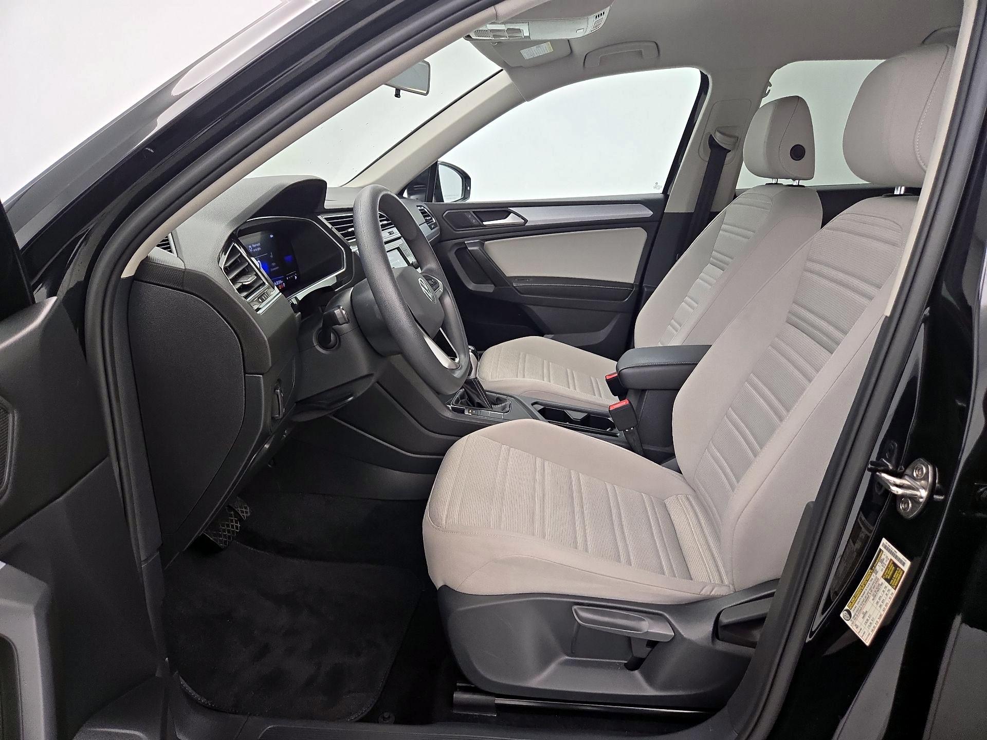 Thumbnail: 2022 Volkswagen Tiguan - 11