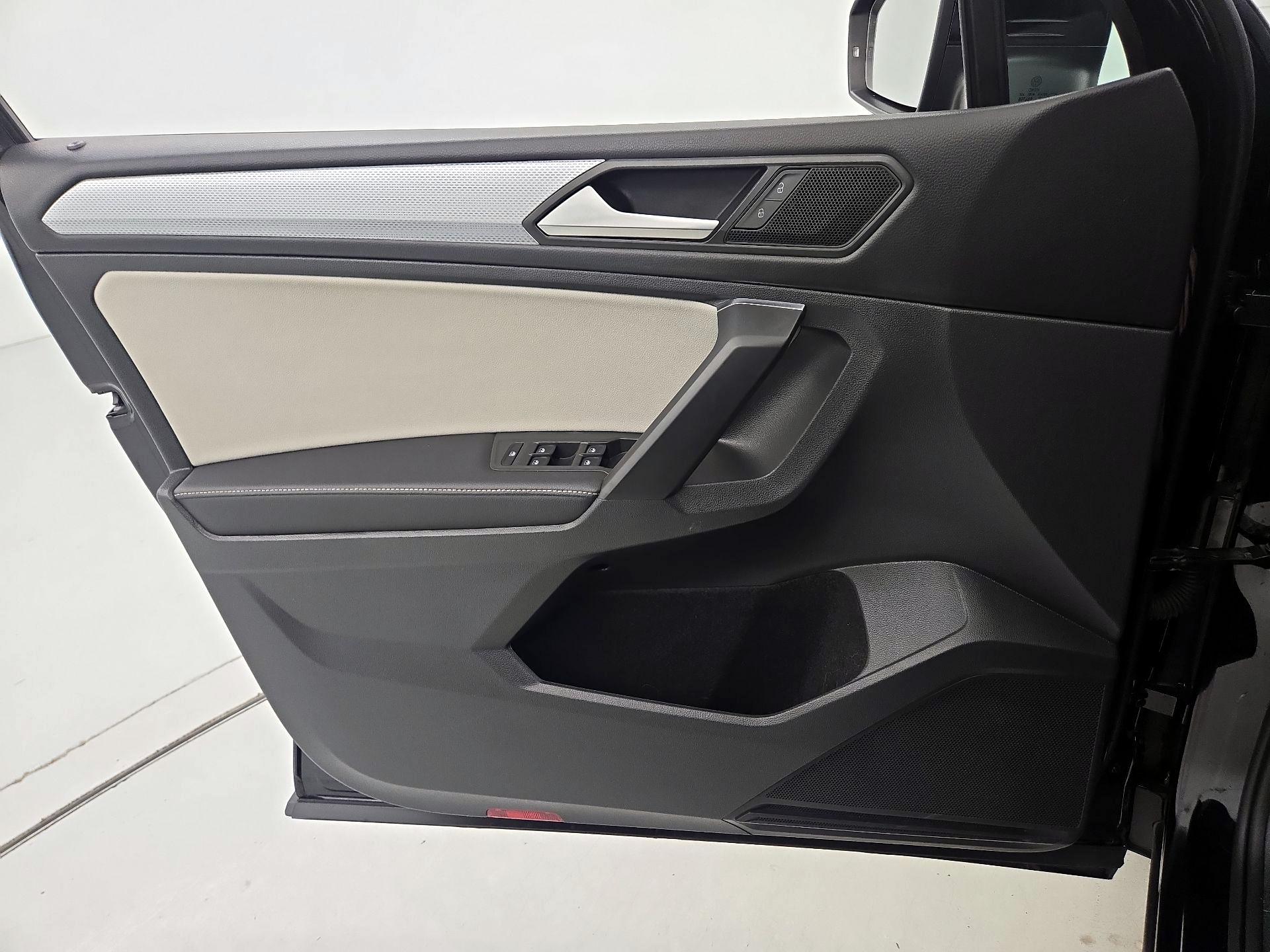 Thumbnail: 2022 Volkswagen Tiguan - 12